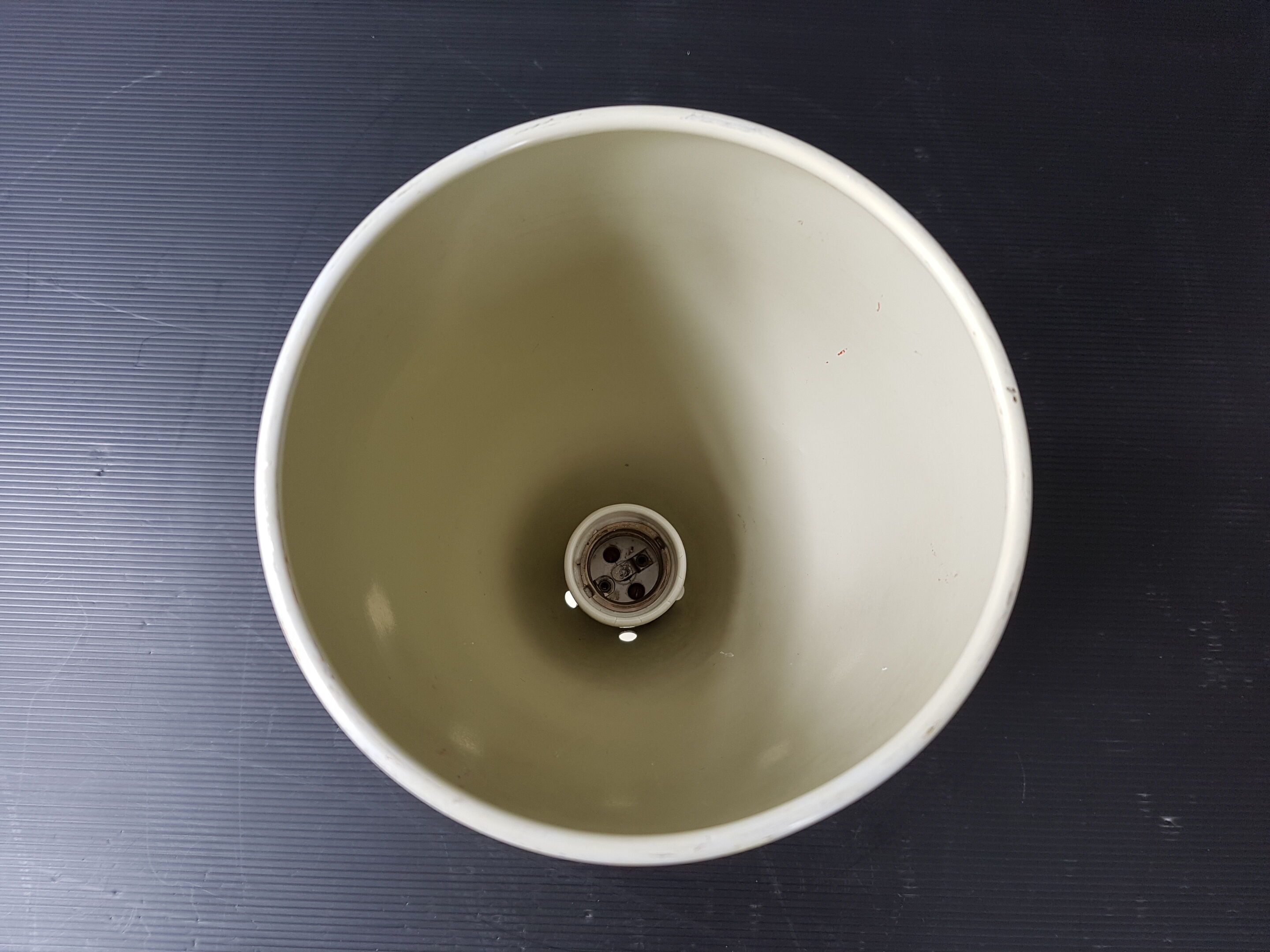 Spot 50 years beige metal