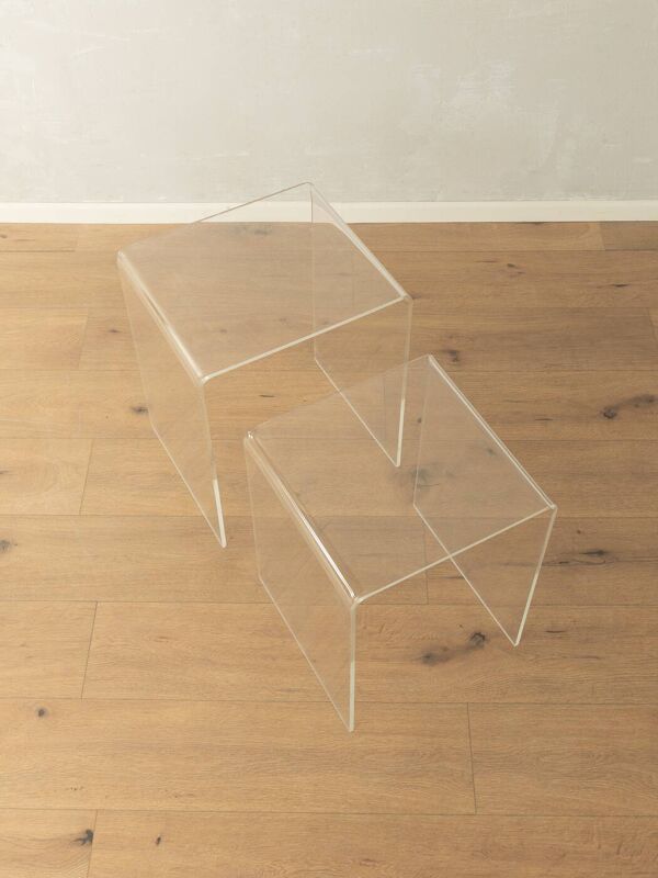 Tables d'appoint en acrylique des années 1960