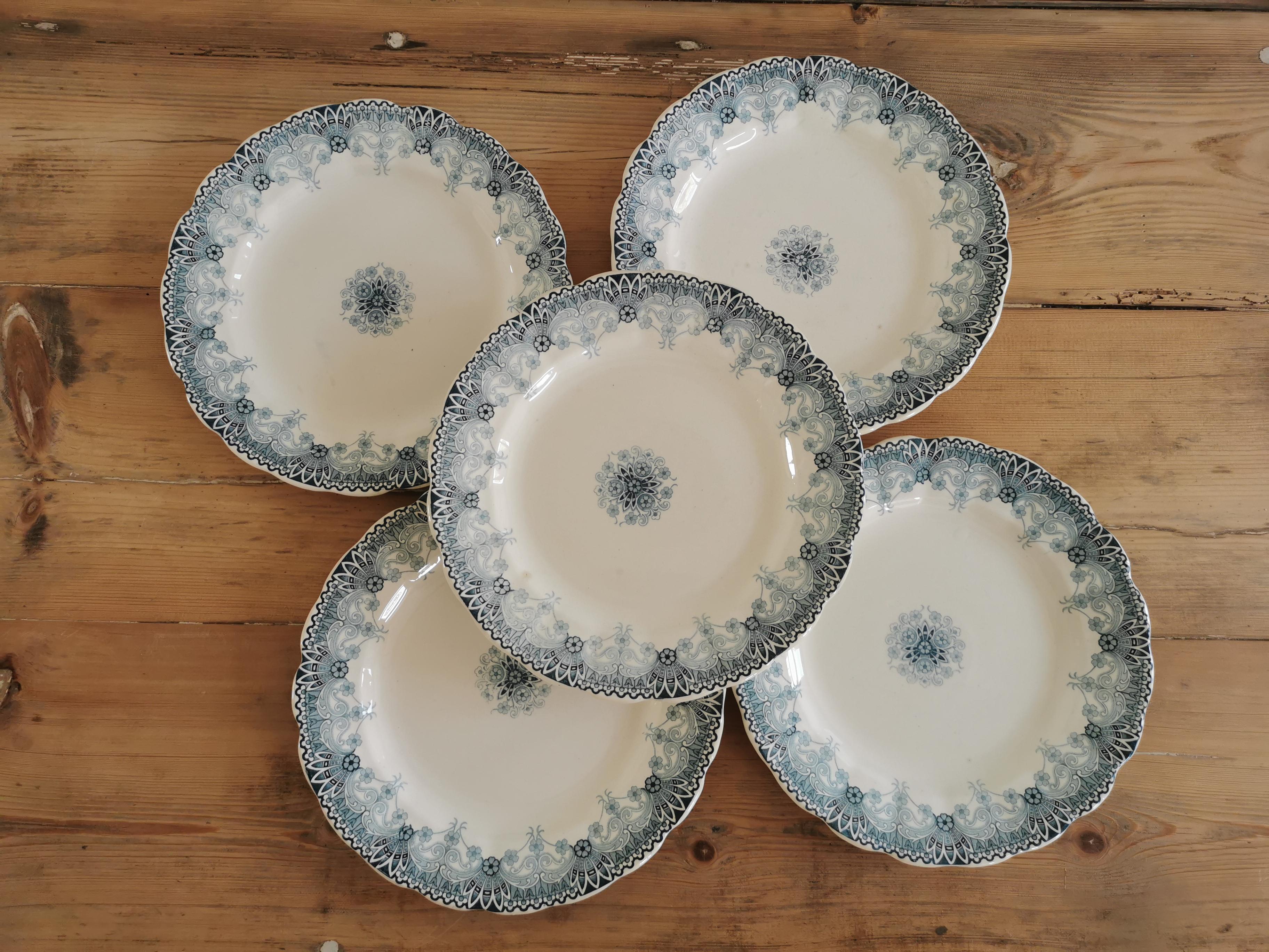 Service de 5 assiettes vintage en Terre de Fer