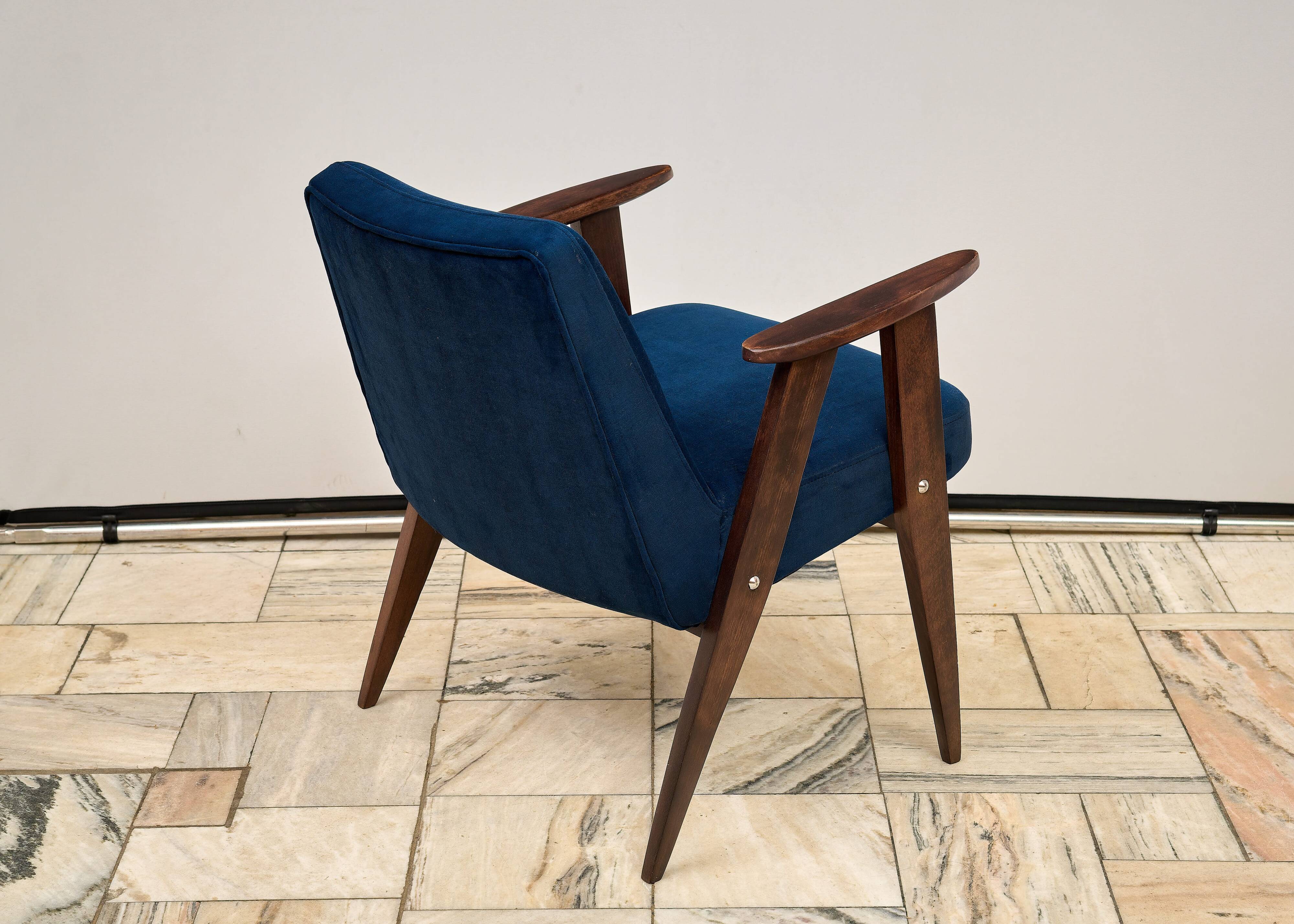 366 Vintage-style armchair, designed by Chierowski, Poland, 1960