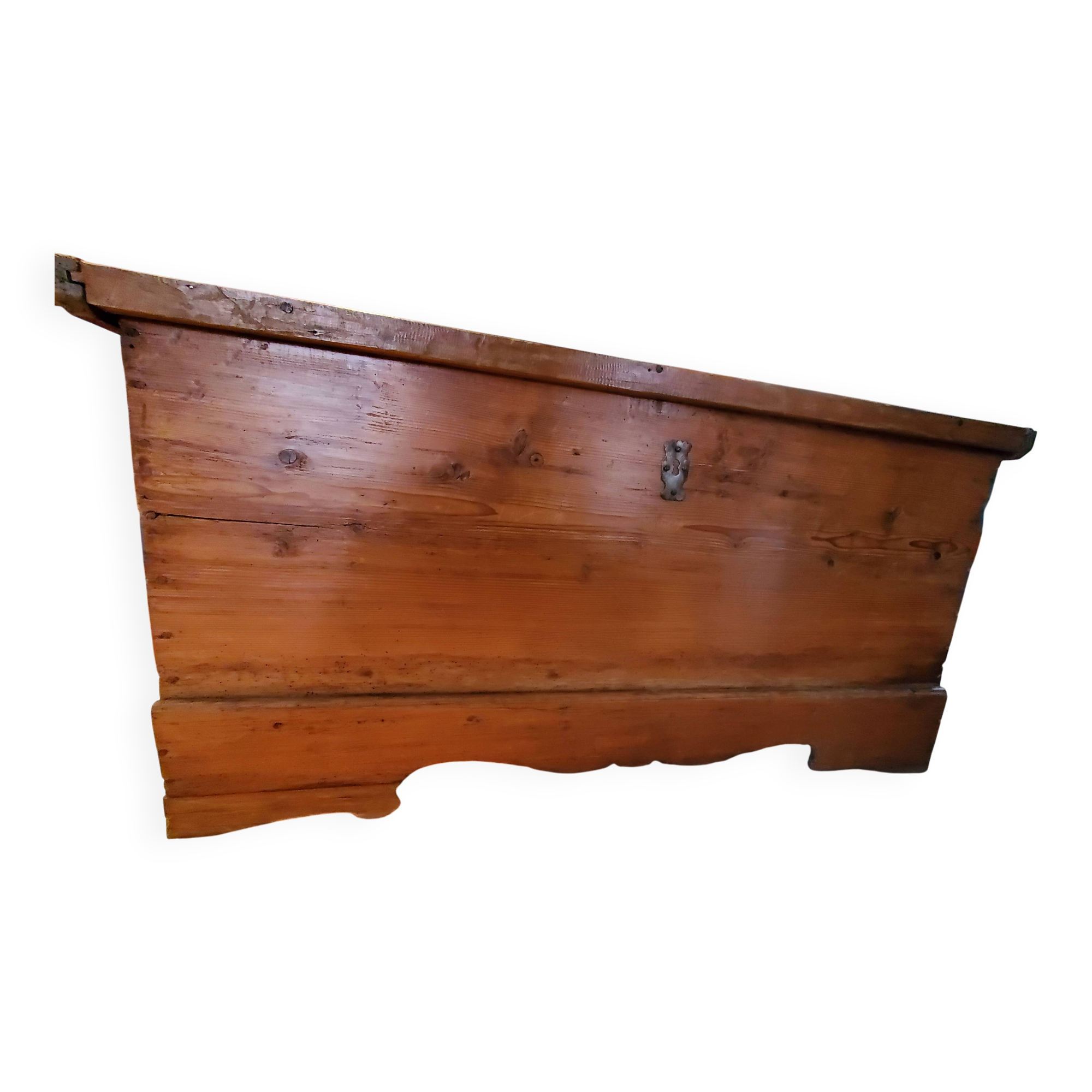 Coffre de mariage en bois massif