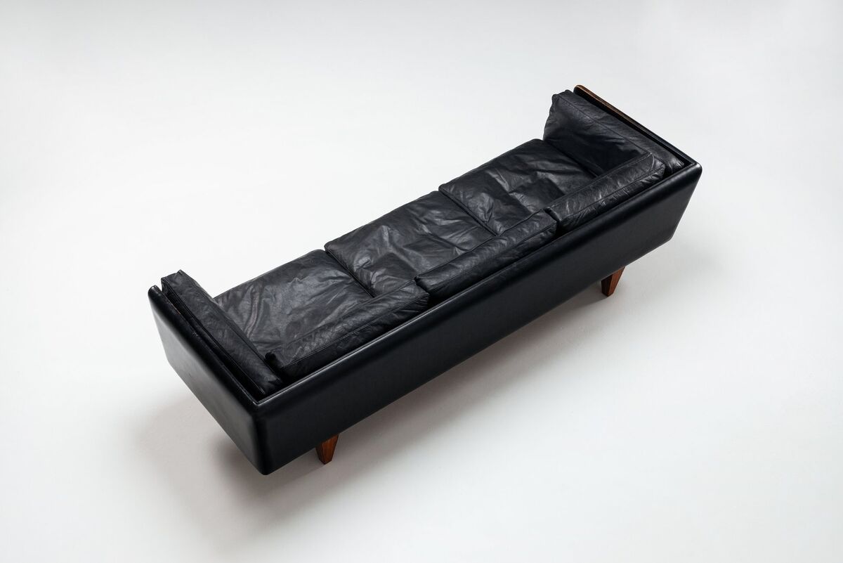 Illum Wikkelso model V11 sofa in black leather by Holger Christiansen, Denmark, 1960