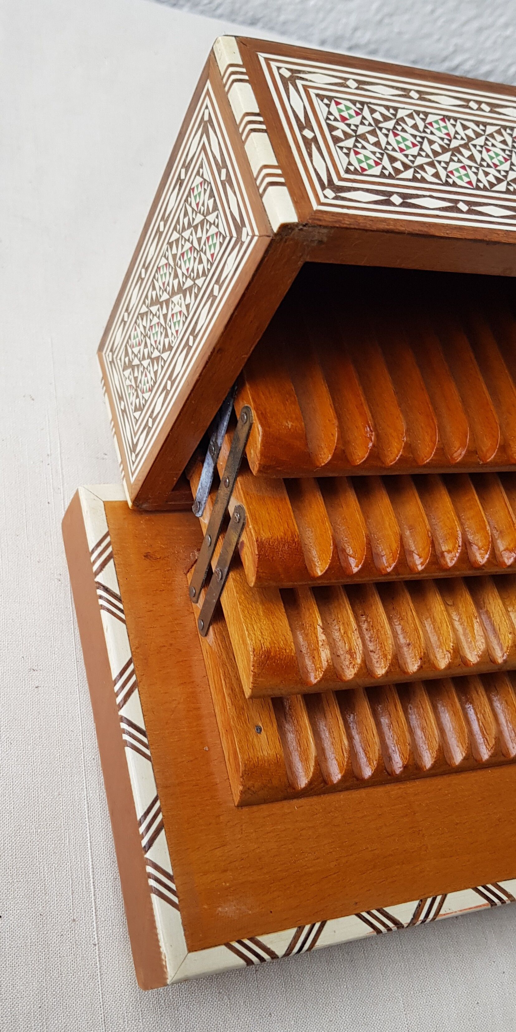 Wood cigarette box and mother-of-pearl inclusion