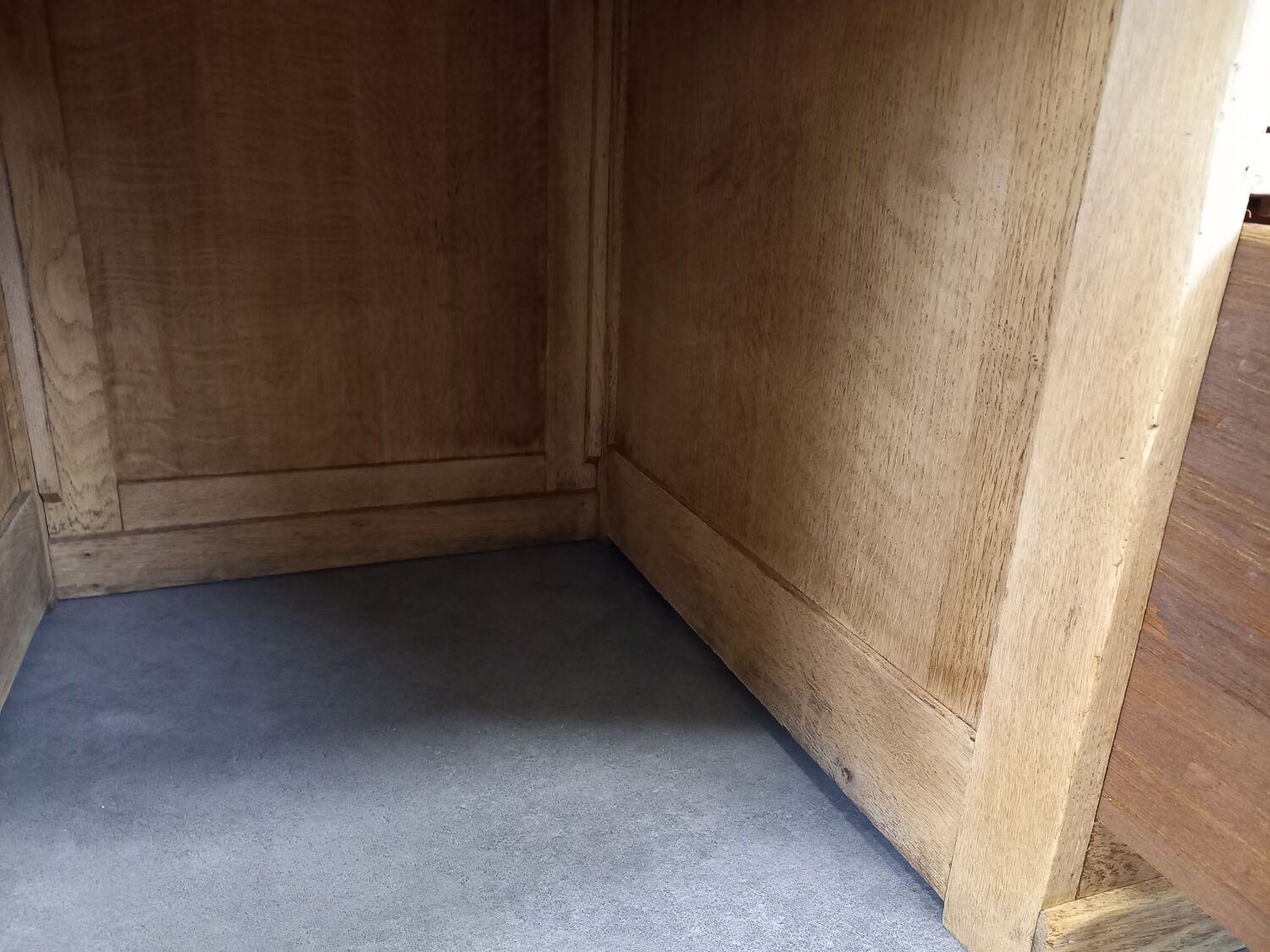 Desk with oak drawers