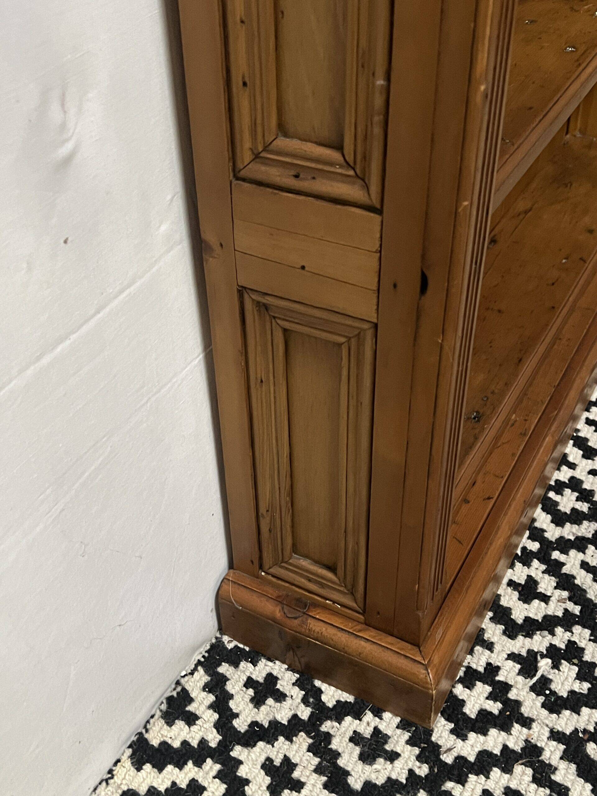 Bibus in solid pine, bookcase in pitch pine, 20th century manufacturing