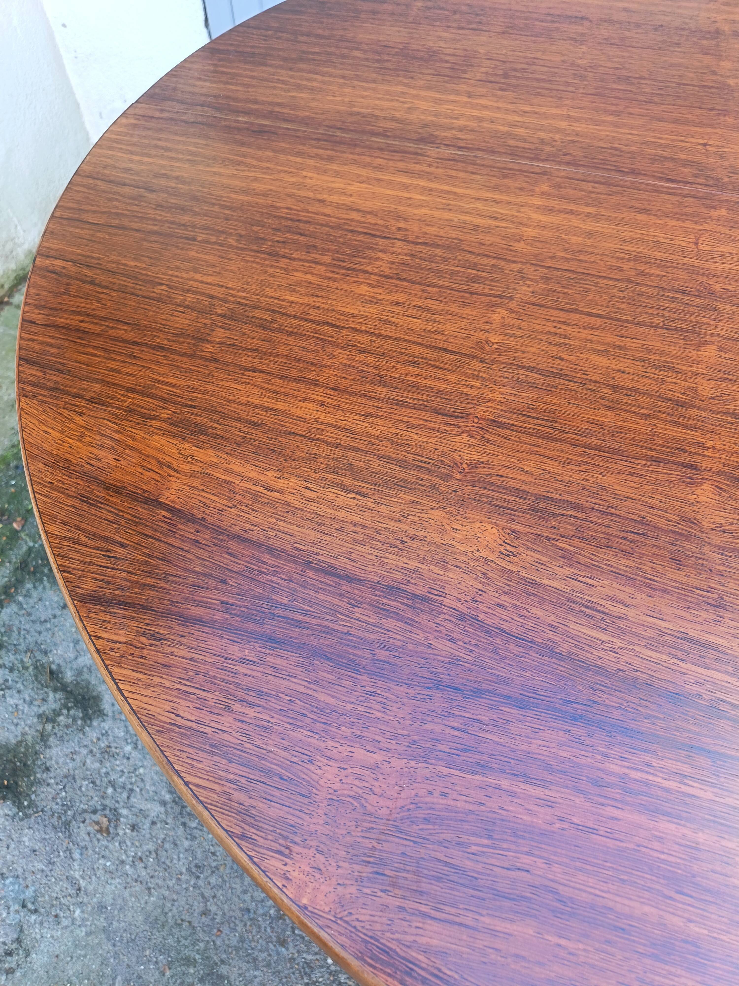 Henning Sorensen extendable dining table in rosewood from the 1960s.