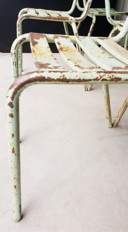 Set of 4 metal chairs