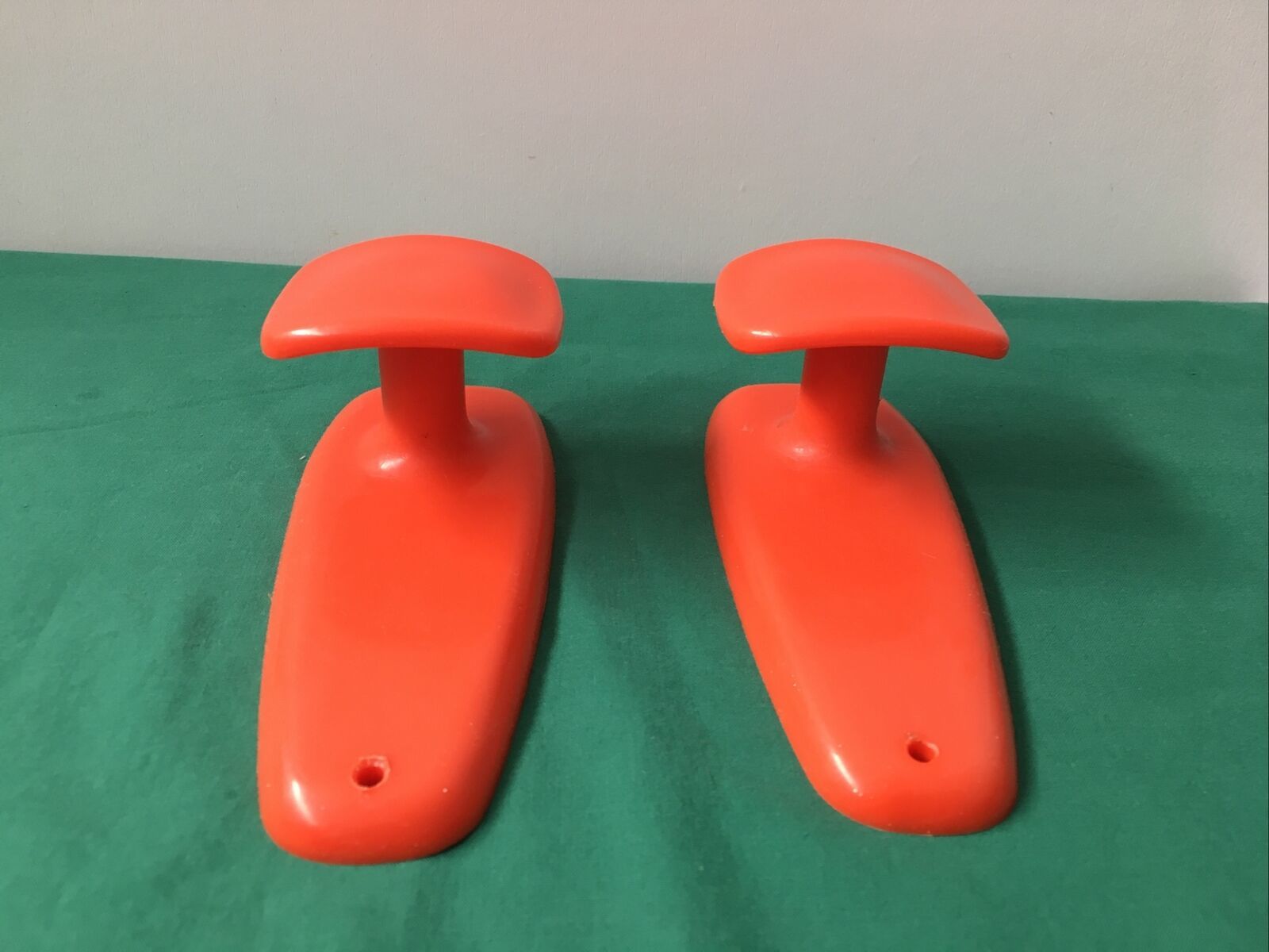 Pair of Patère coat rack Syla France plastic orange design 70s