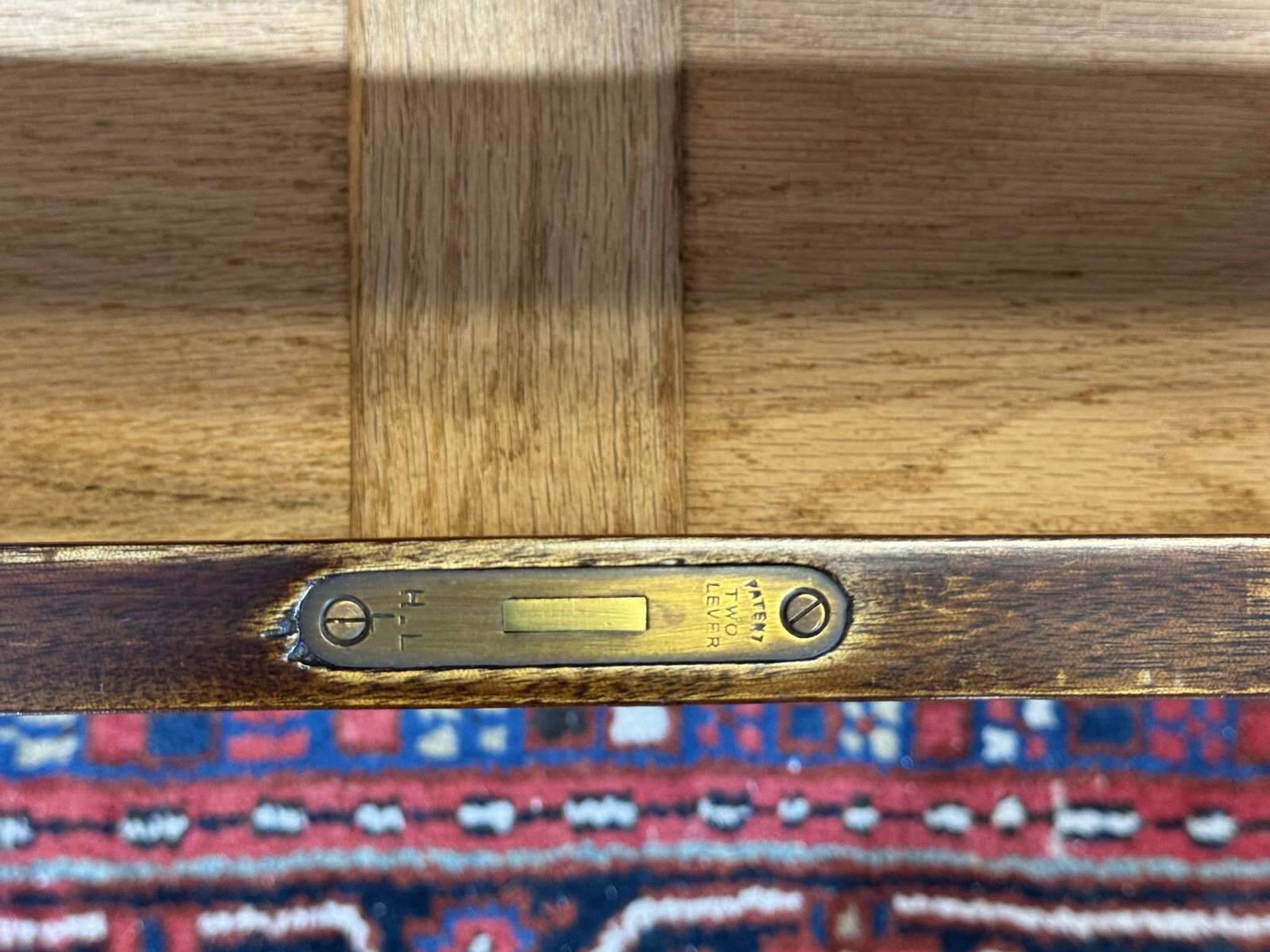 Commode anglaise en acajou et chêne, début XXème