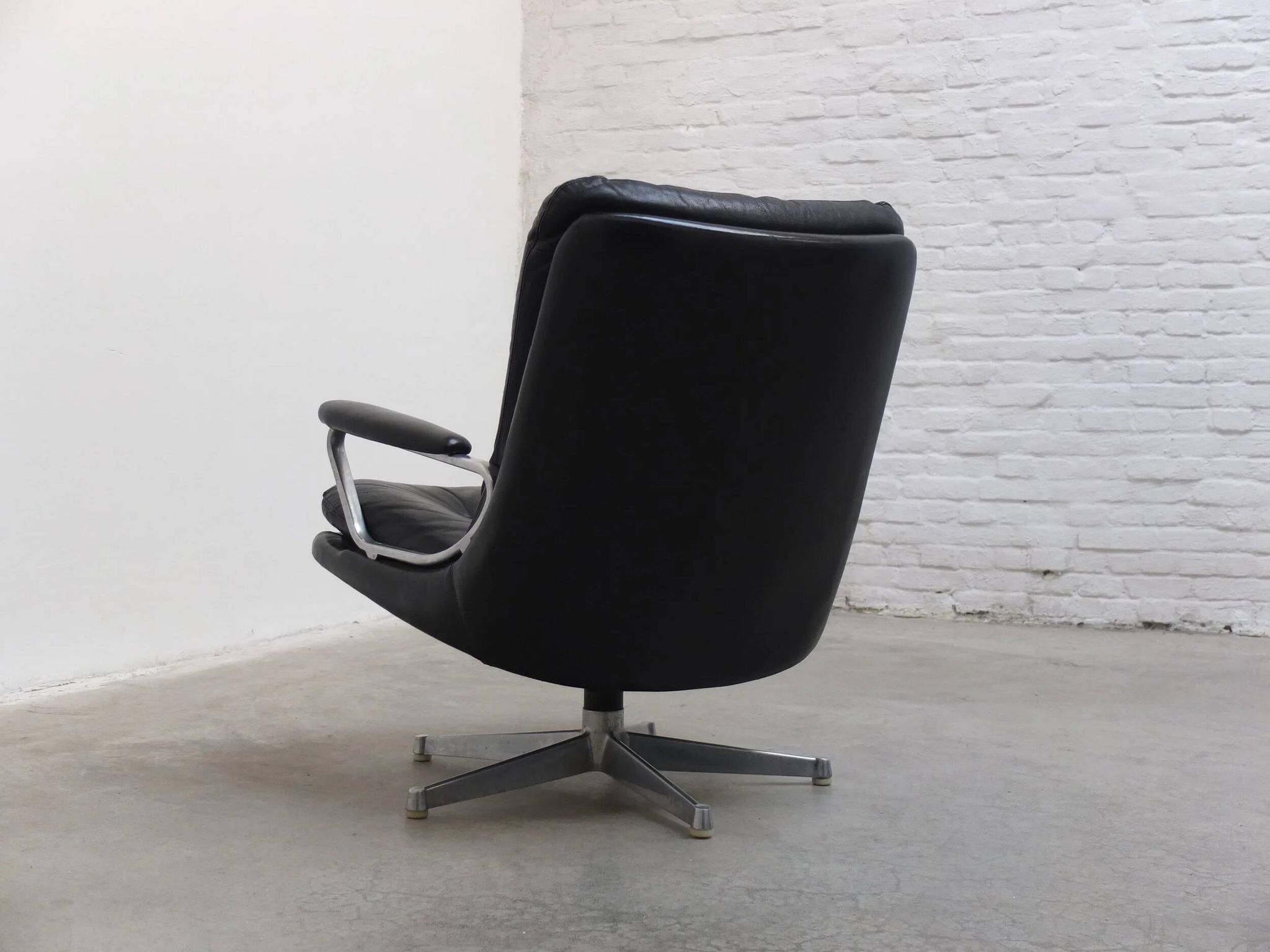 'Gentilina' swivel lounge chair by André Vandenbeuck for Strässle, 1960s