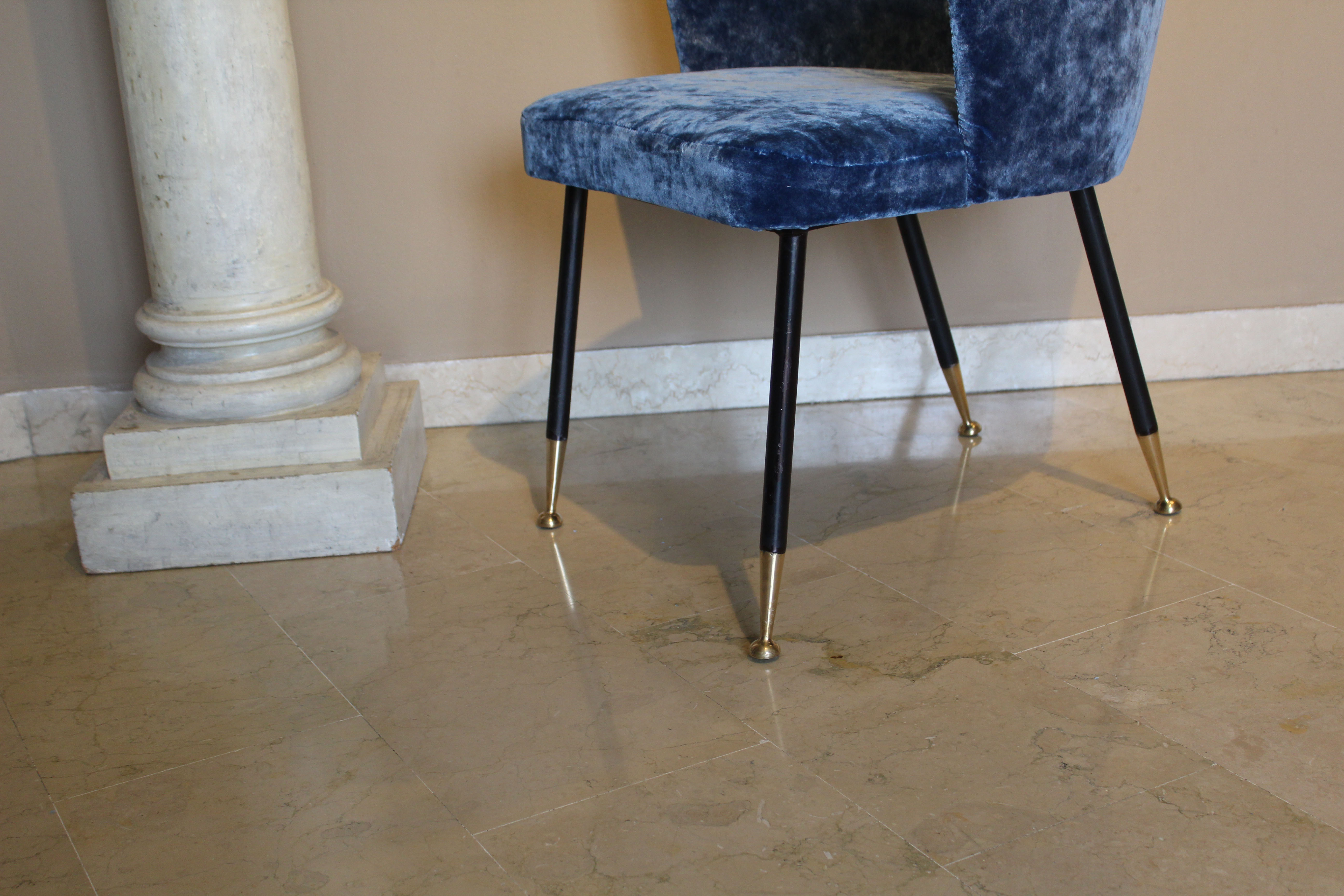 Armchair in blue velvet, Italy 1950s