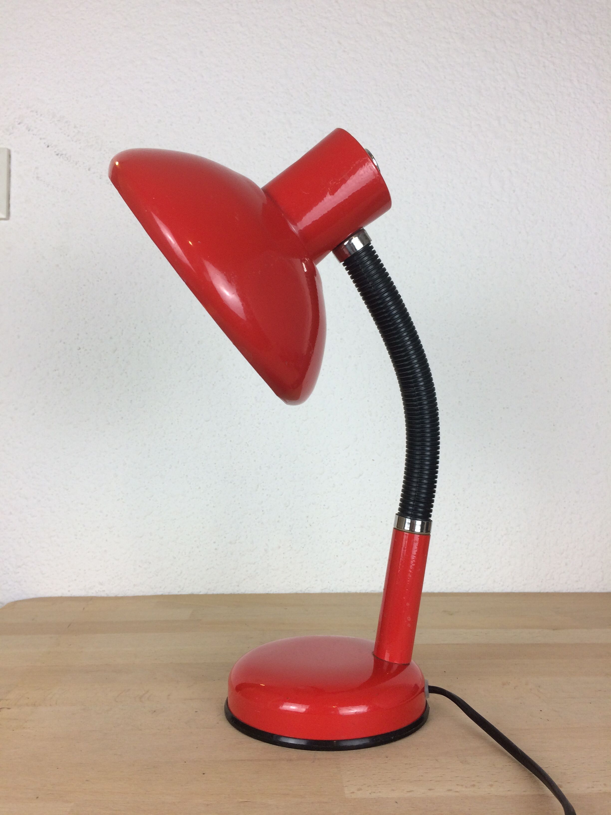 Lampe de bureau vintage en métal rouge