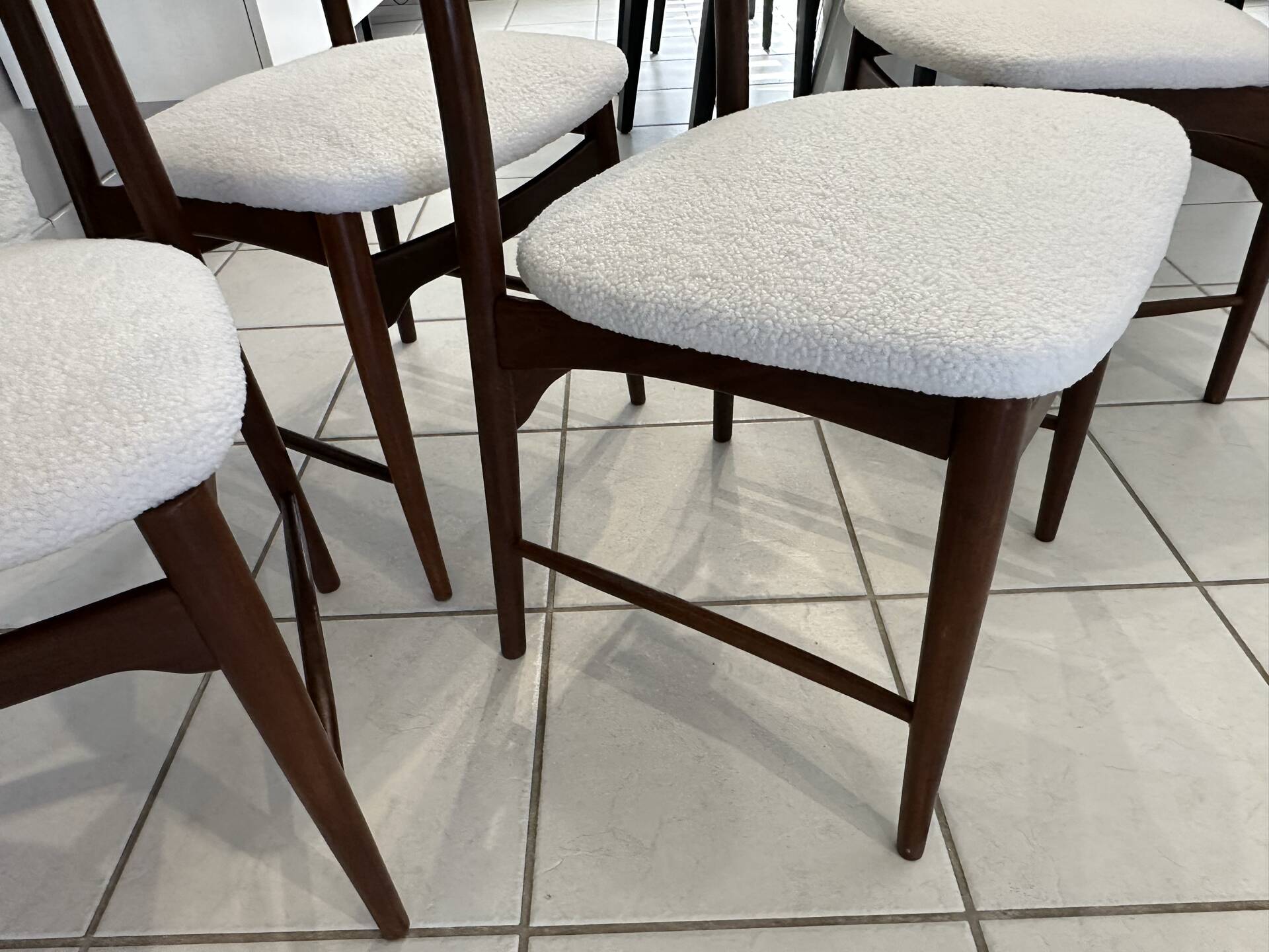 Suite 4 chaises Teck par Wilkhan pour Georg Leowald  Allemagne 1960