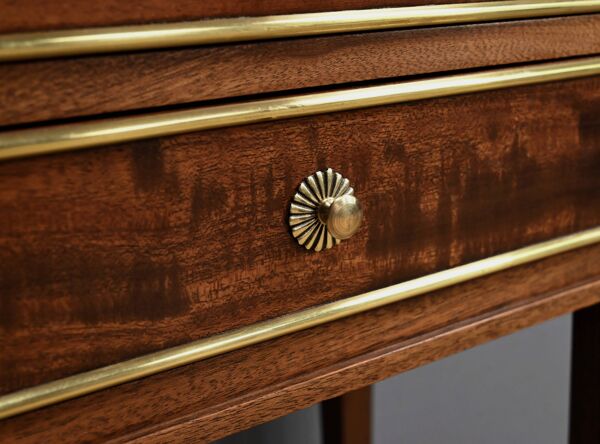 Petite Table de Salon en Acajou, style Louis XVI – Milieu XXe