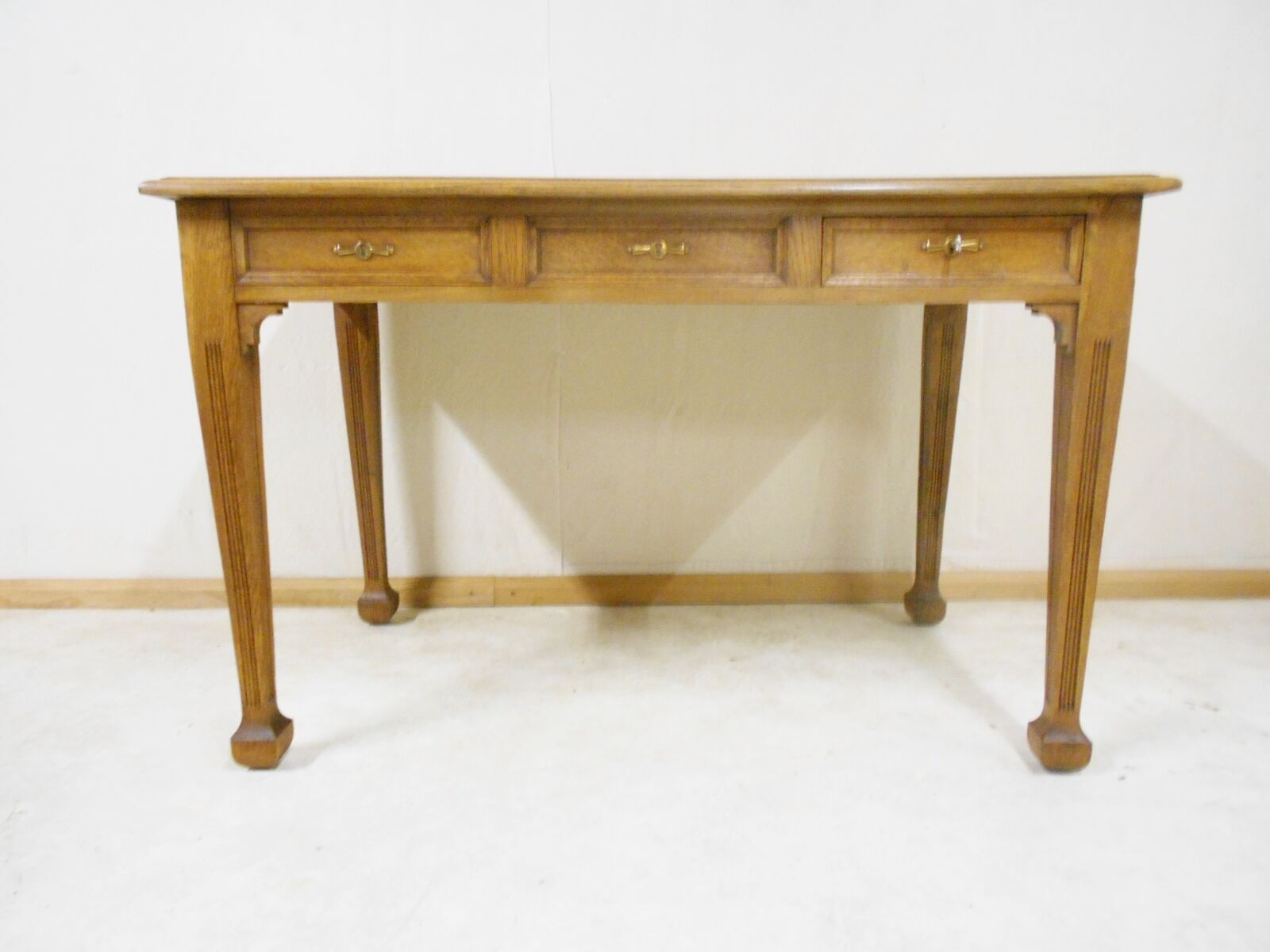 Art deco desk
