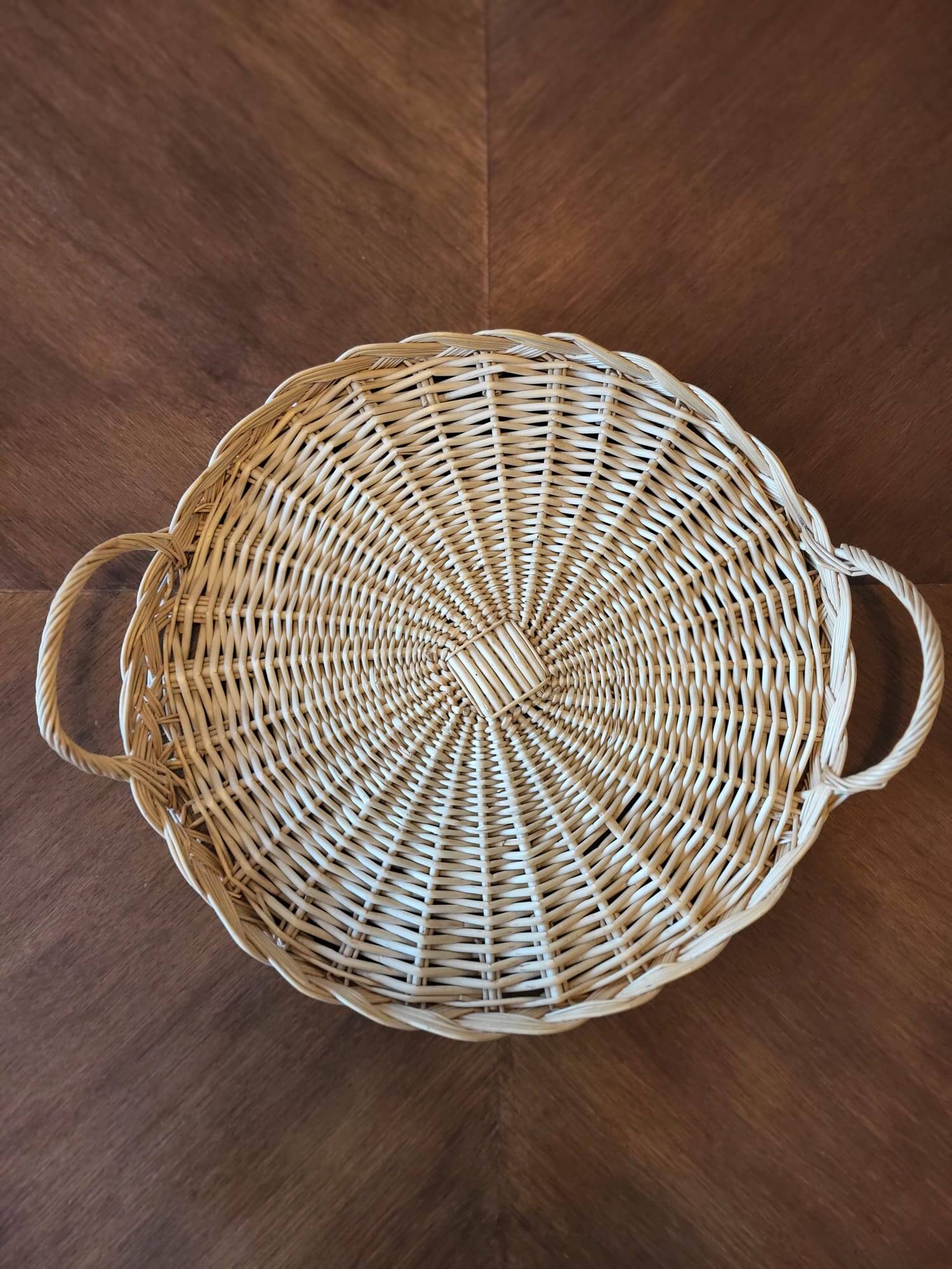 Plateau rond en osier tressé vintage