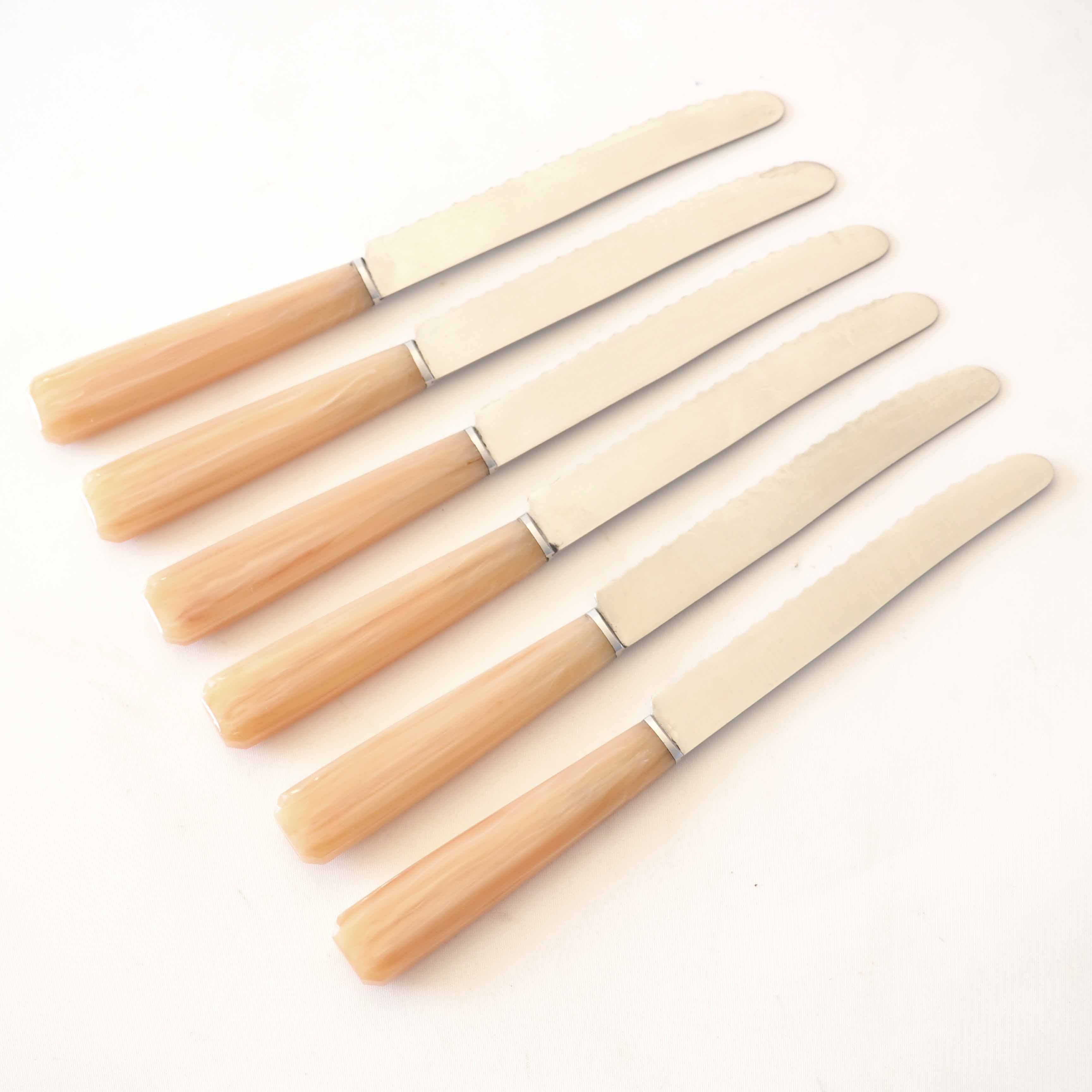 Series of 6 bakelite knives