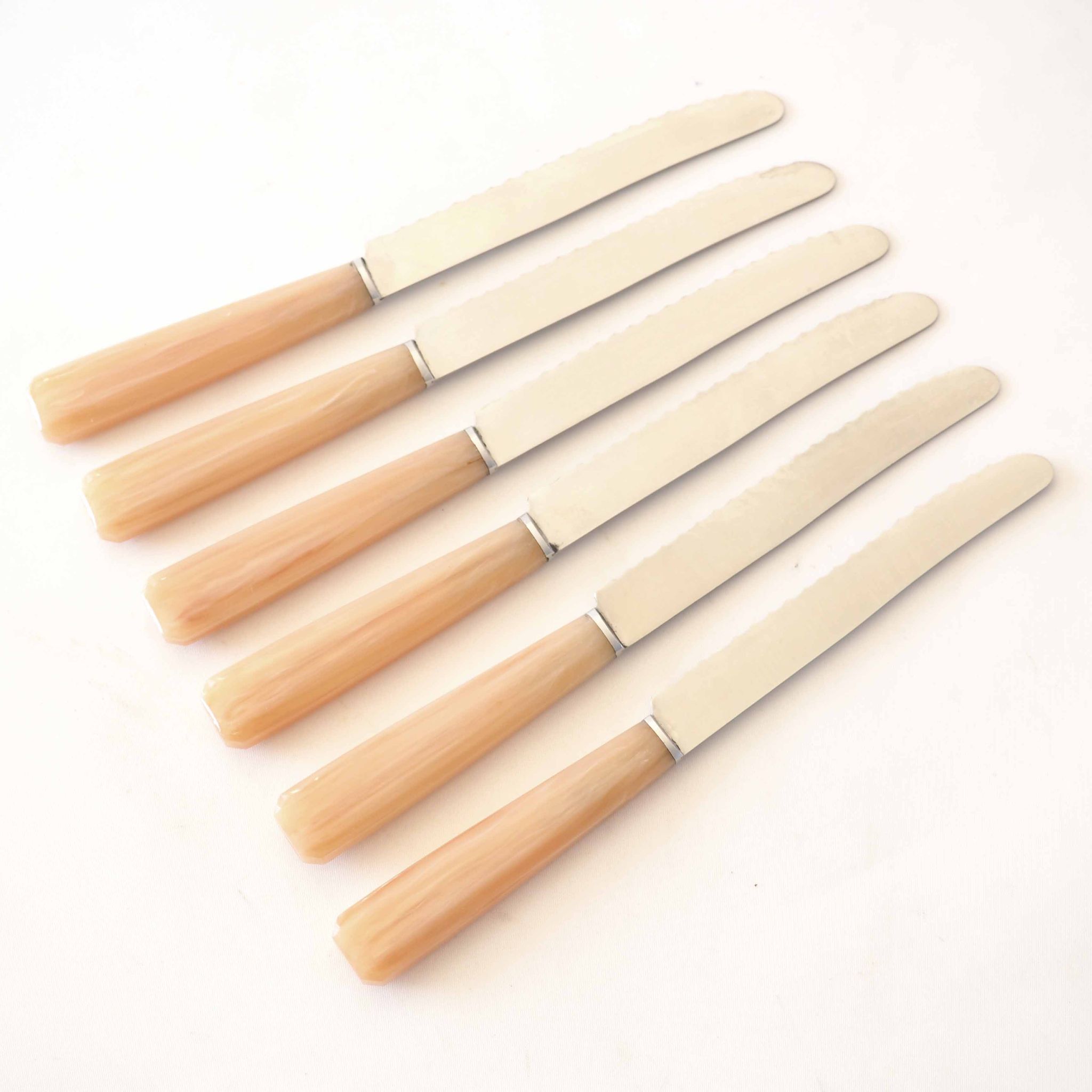 Series of 6 bakelite knives