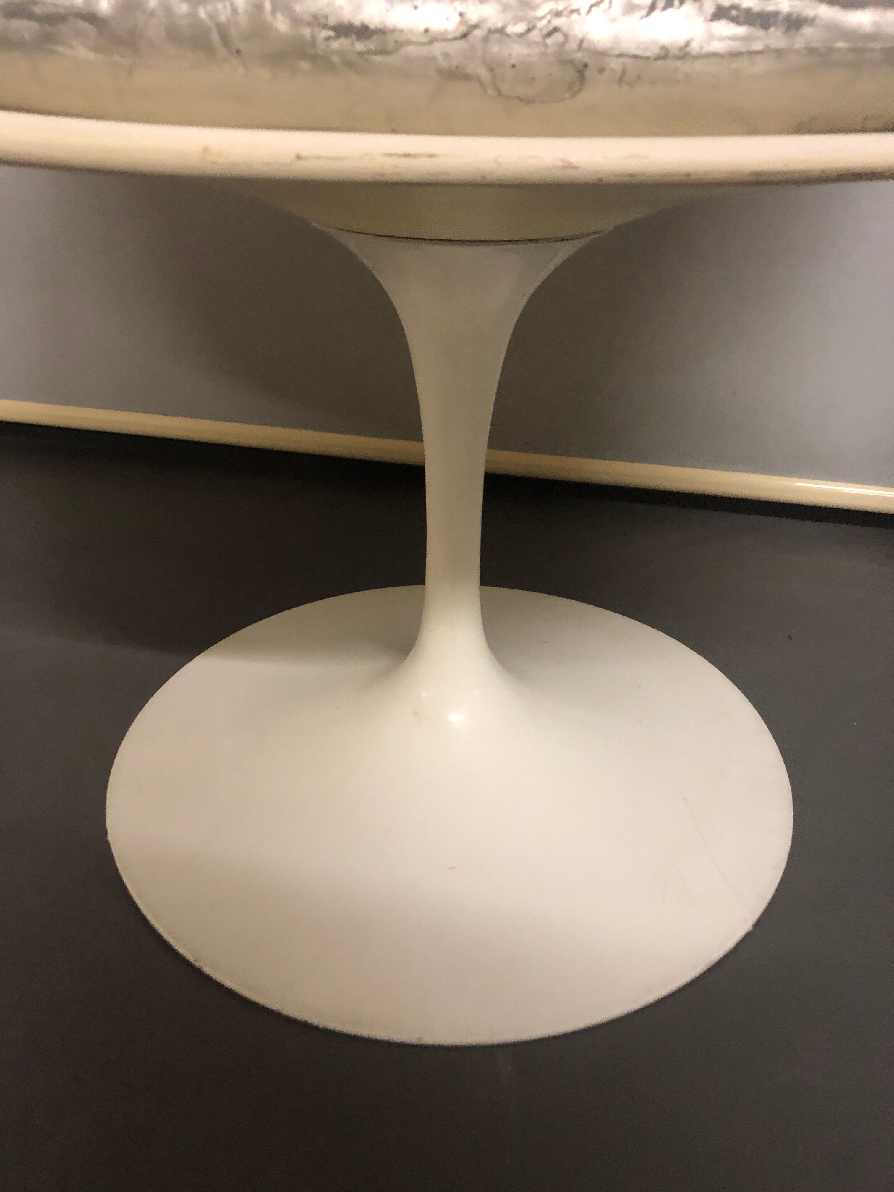 Pair of Tulip swivel chairs by Eero Saarinen for Knoll International, 1960s.