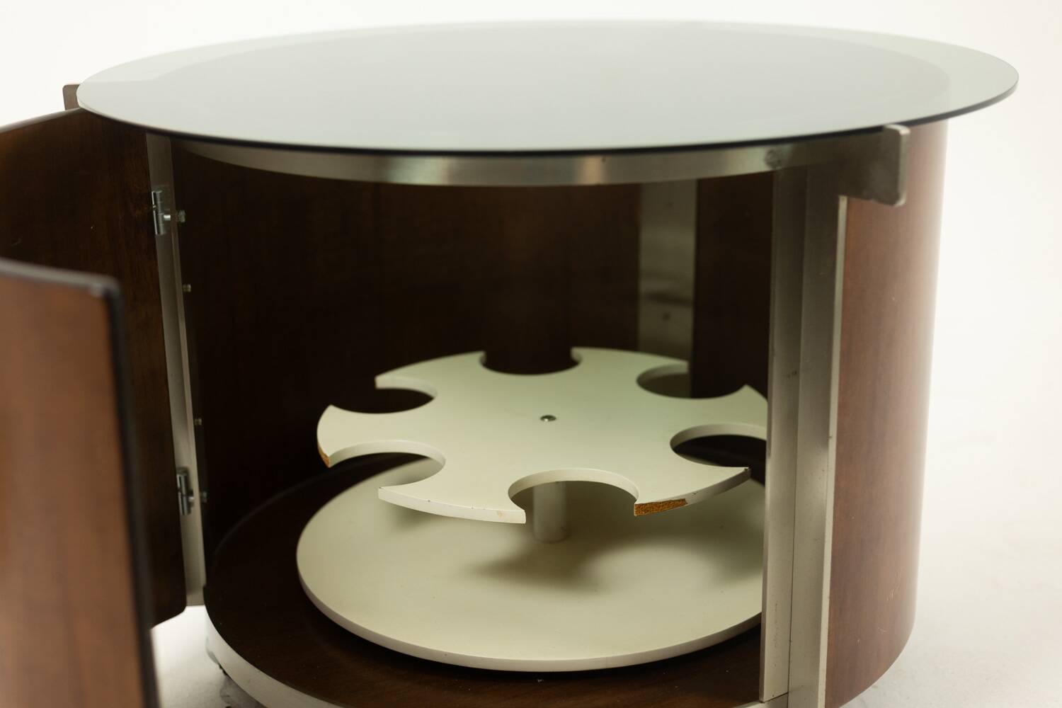 Eugenio Gerli, for Tecno. Round coffee table with integrated bar. Circa 1960.