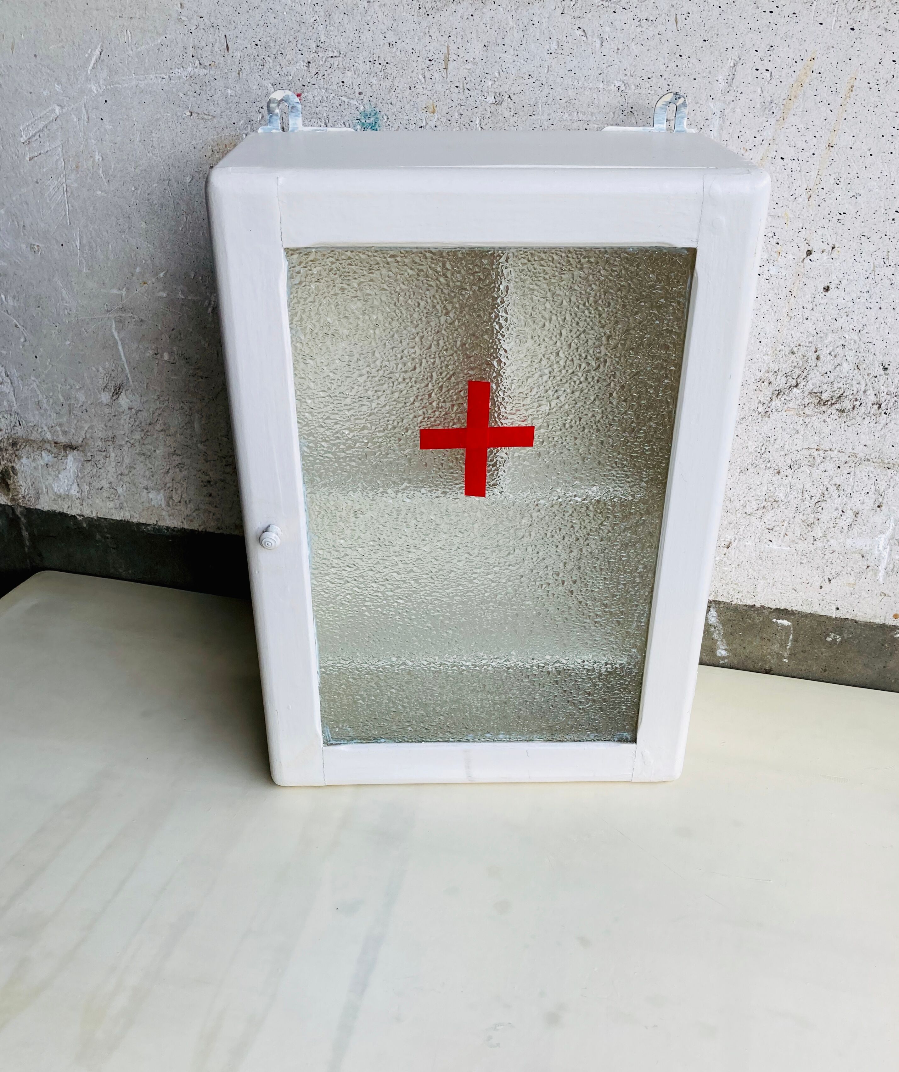 Pharmacy cupboard 60'