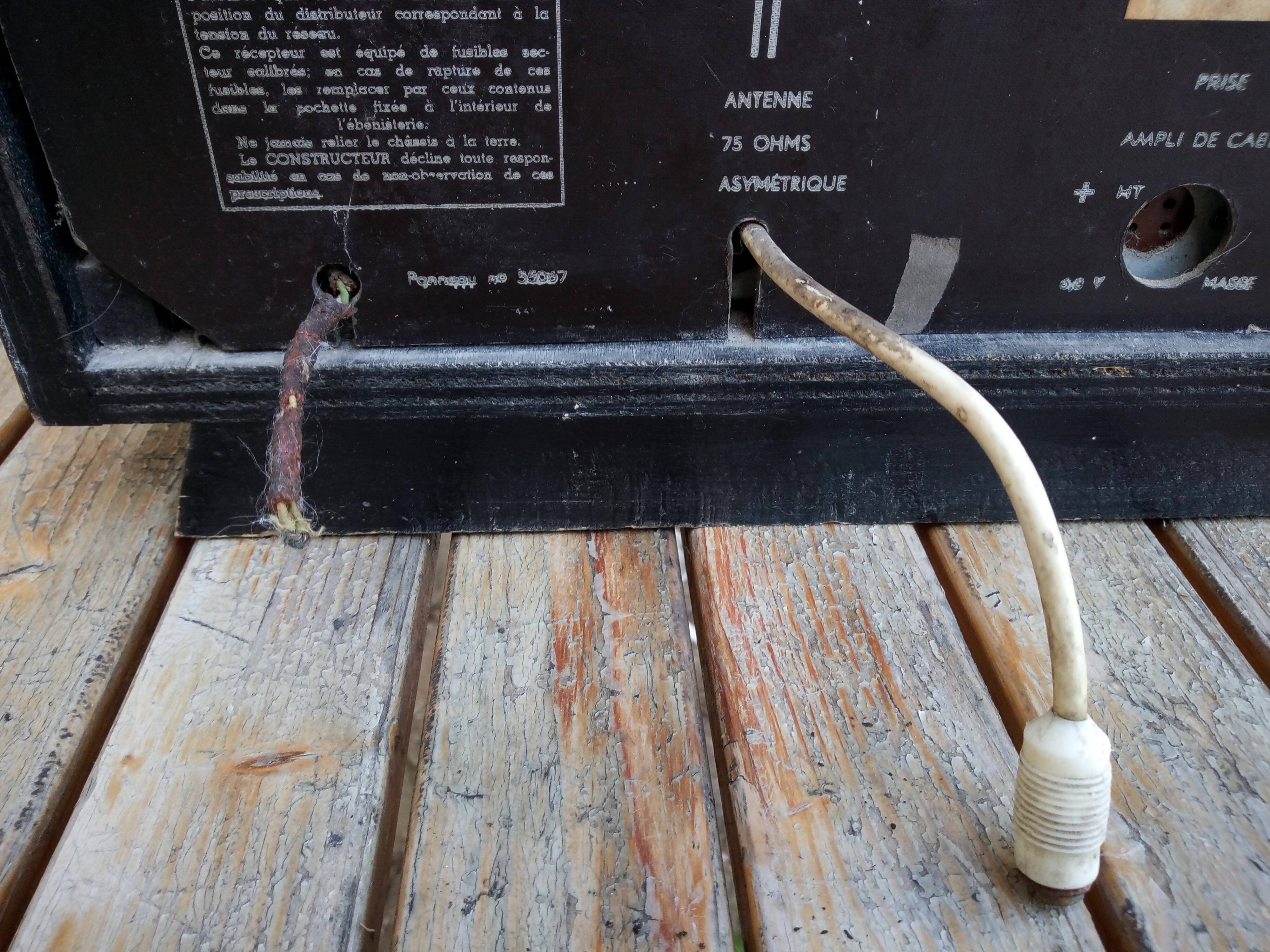 Tv in wood and glass