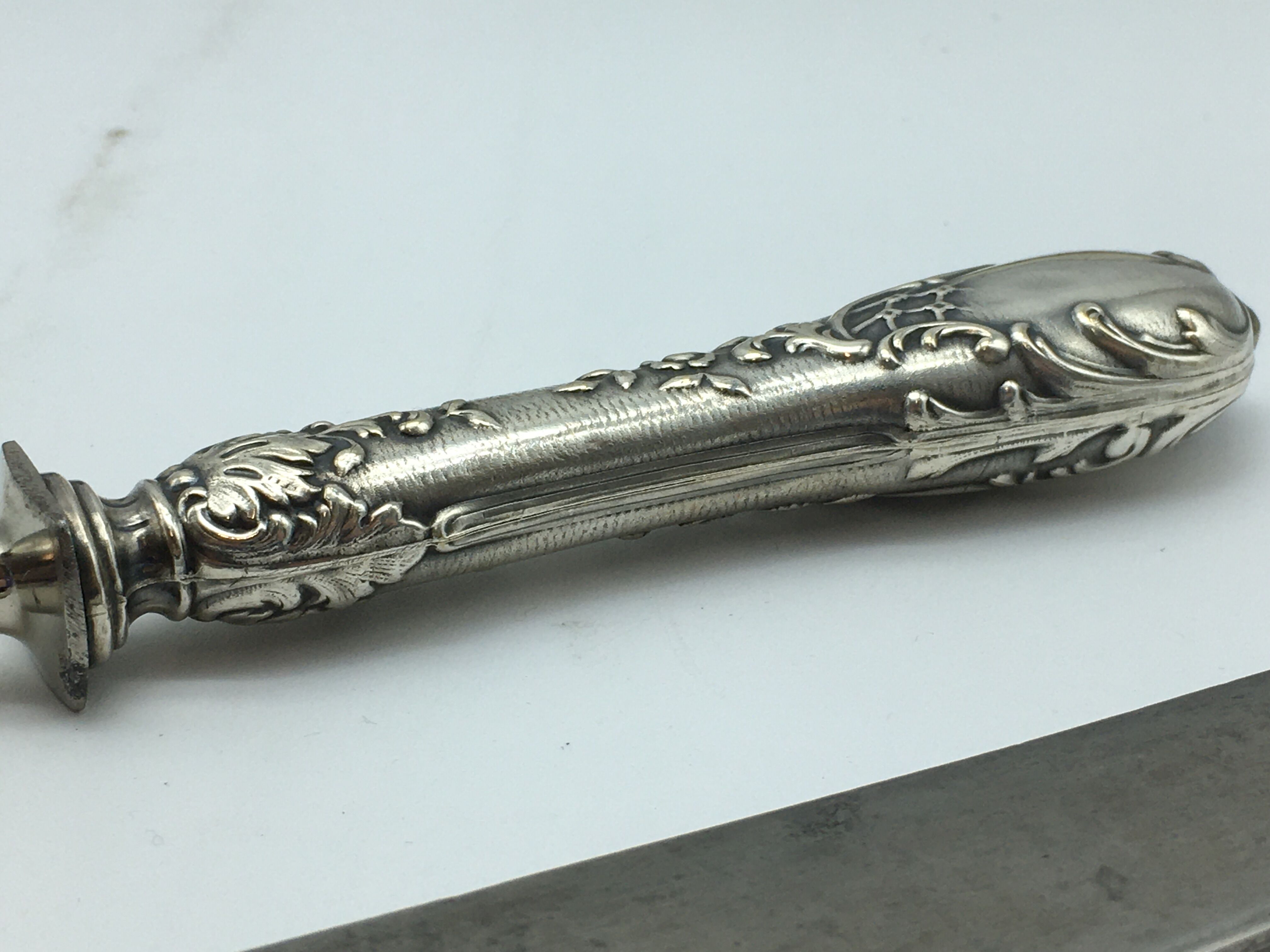 Box of cutlery with leg / roast silver filled.