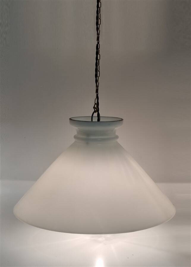 Opaline suspension
