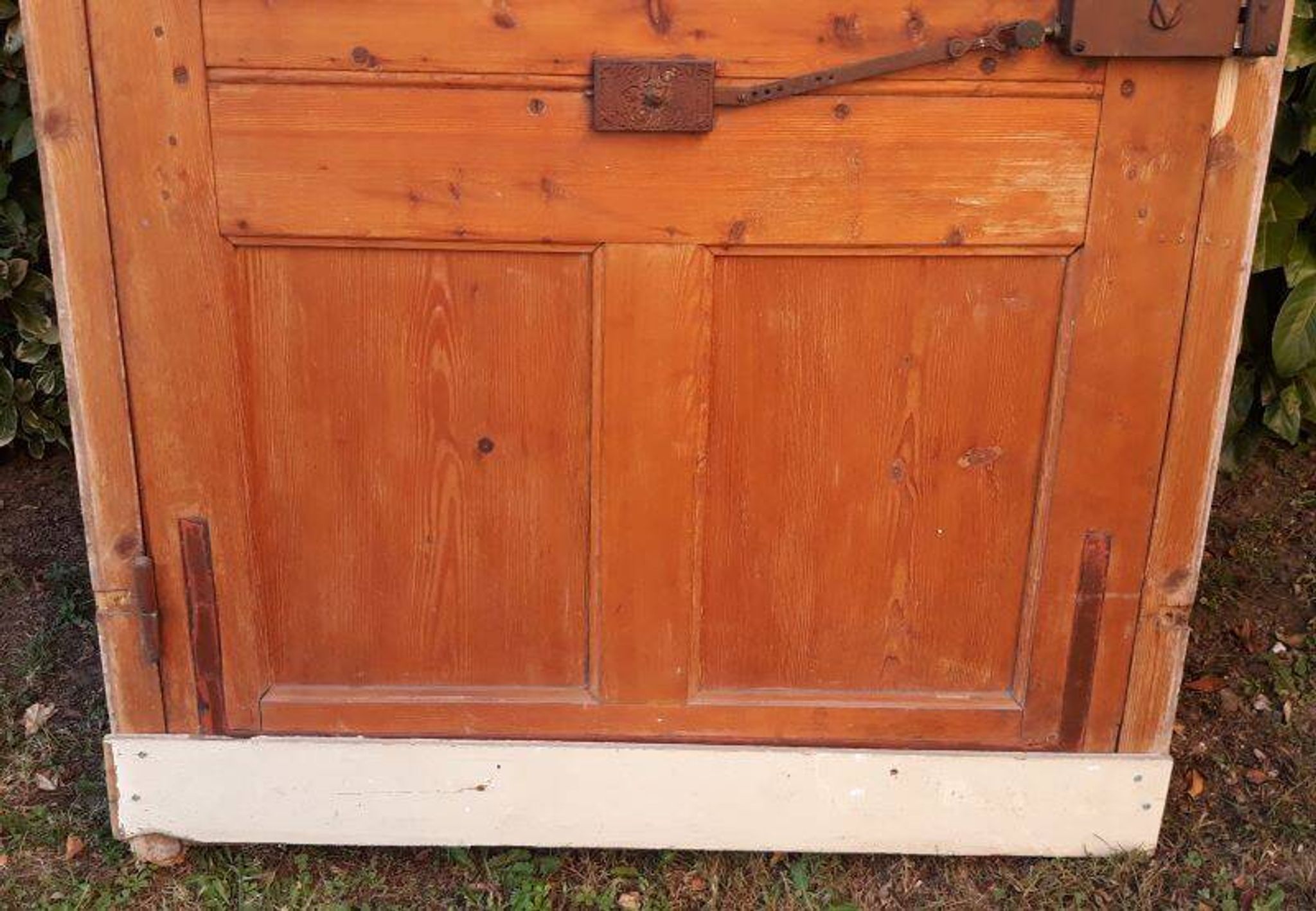 Porte d'entrée et son cadre imposte en verre translucide, début XXème