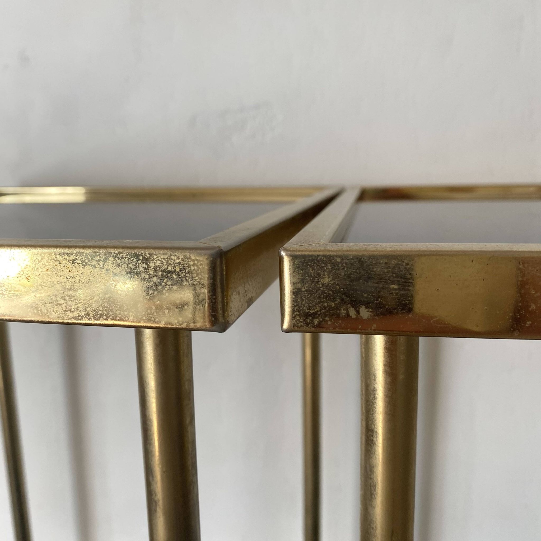 Tables de chevet ou bouts de canapé années 70-80