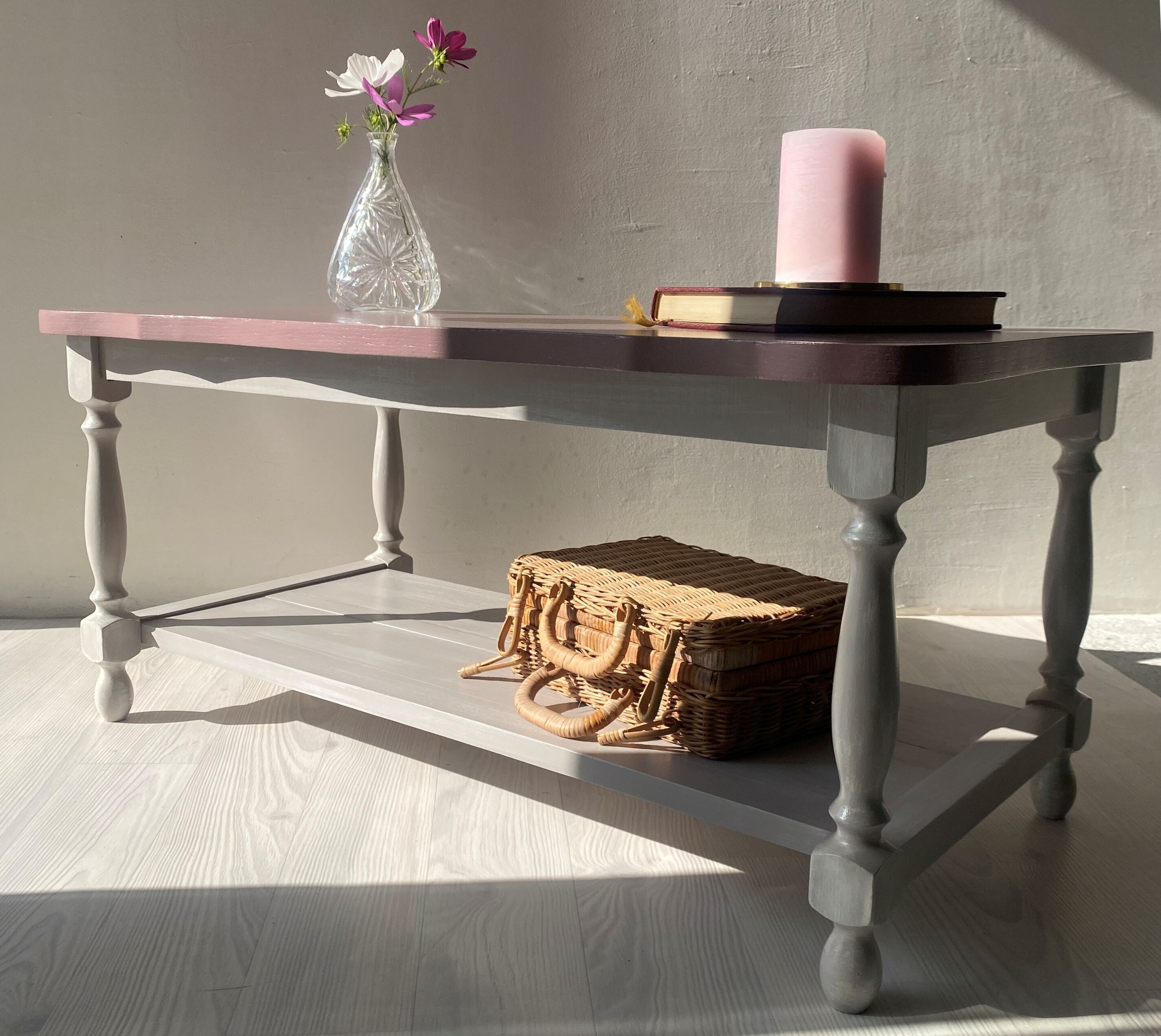 Table basse vintage rustique rose et doré