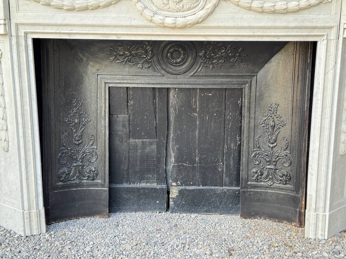 Louis XVI style fireplace in Carrara marble, circa 1880