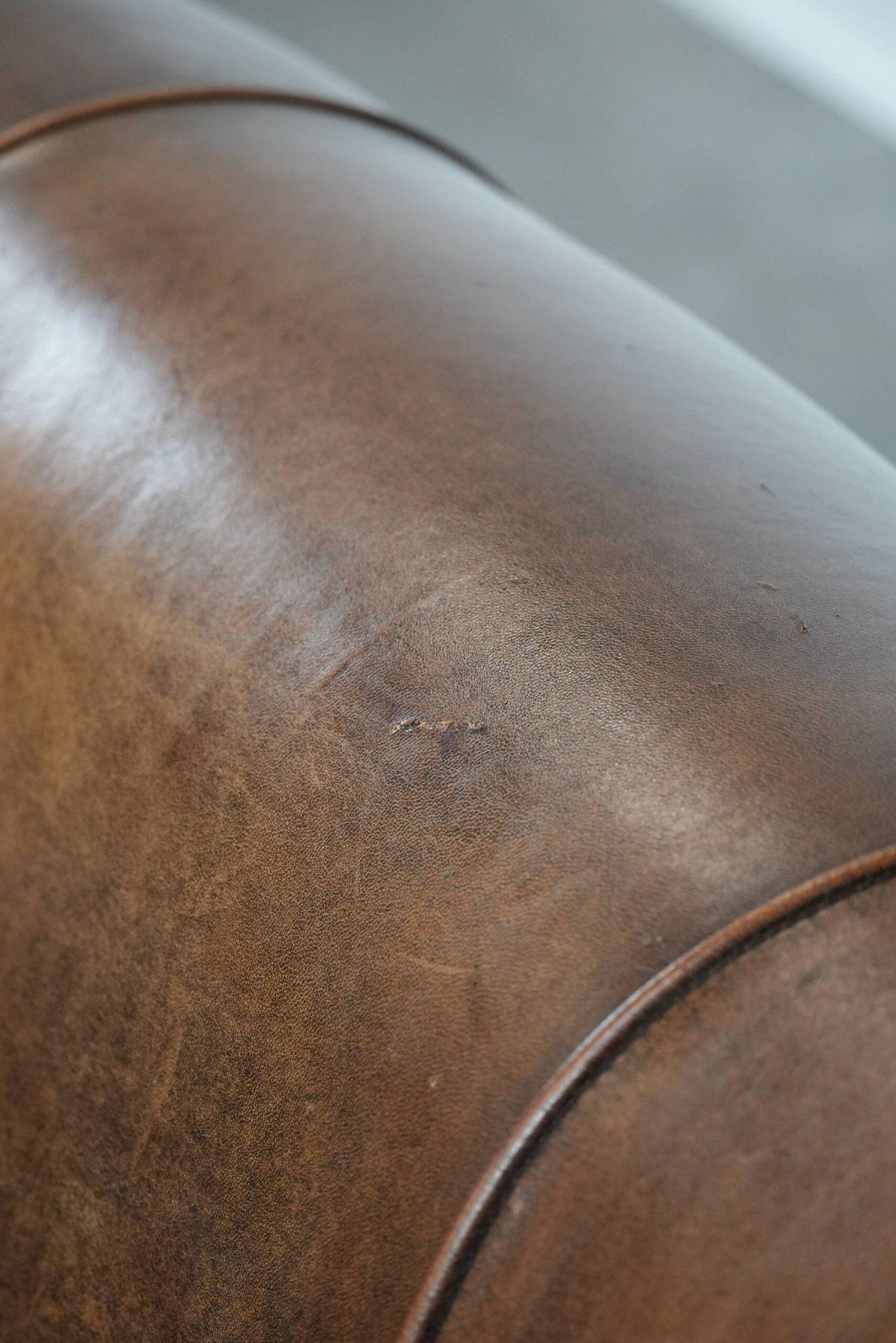 Characterful vintage sturdy 2-seater club sofa made of sheepskin leather