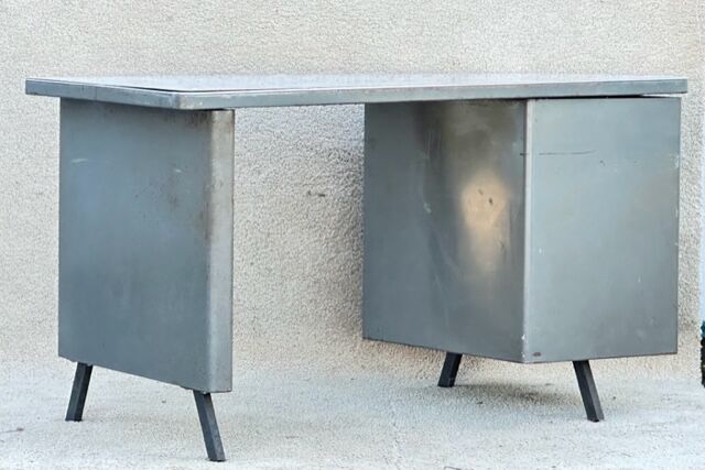 Bureau industriel Strafor des années 1940