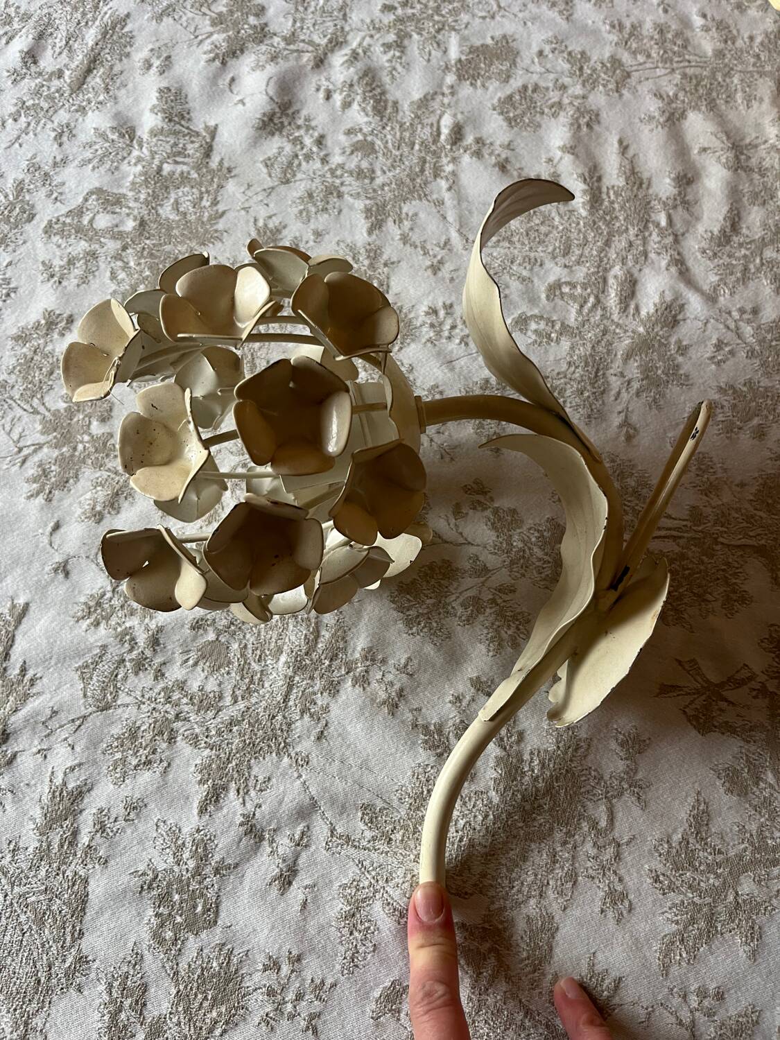 Ecru metal flower wall sconce