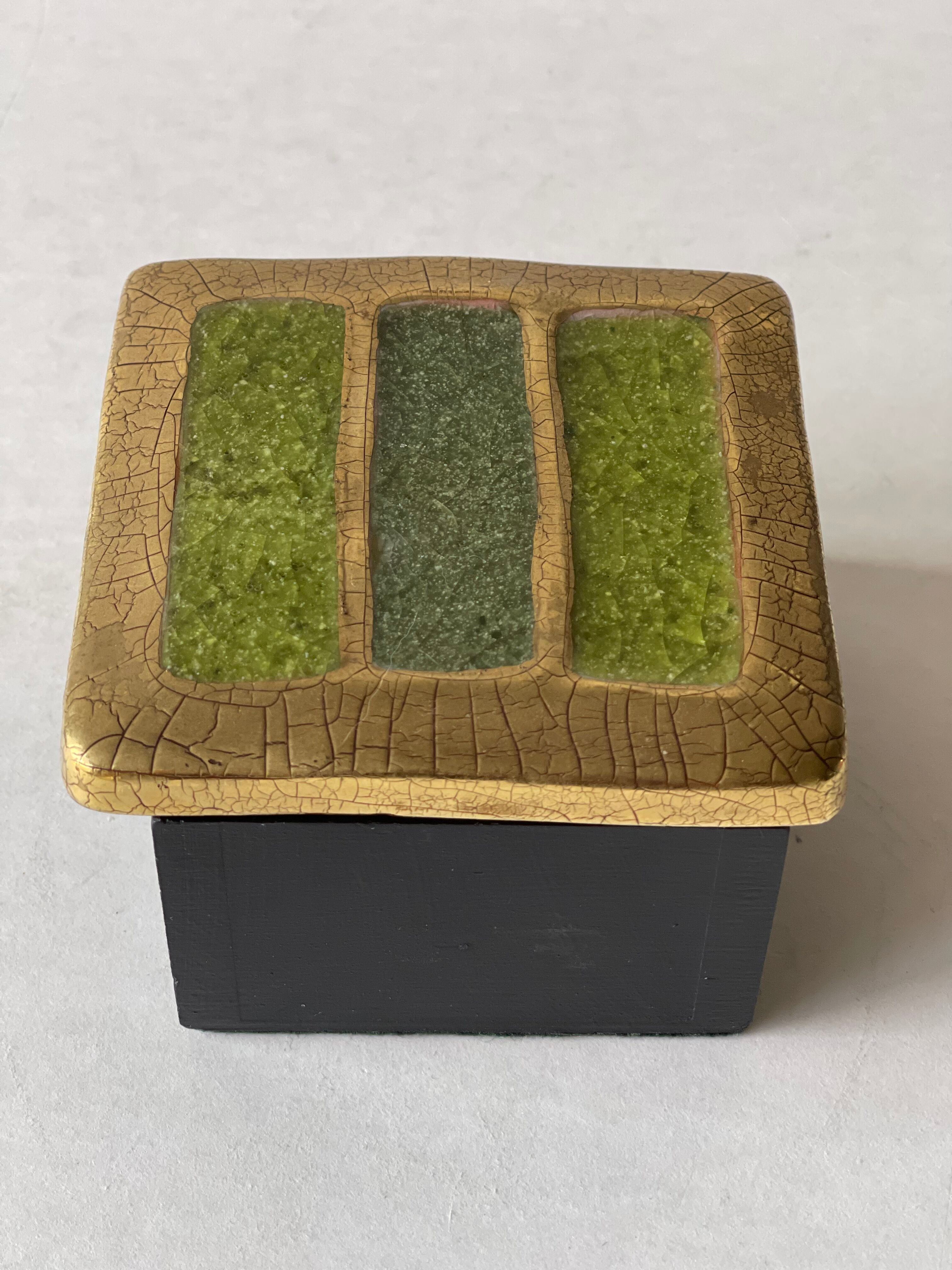 Ceramic box by Mithe Espelt