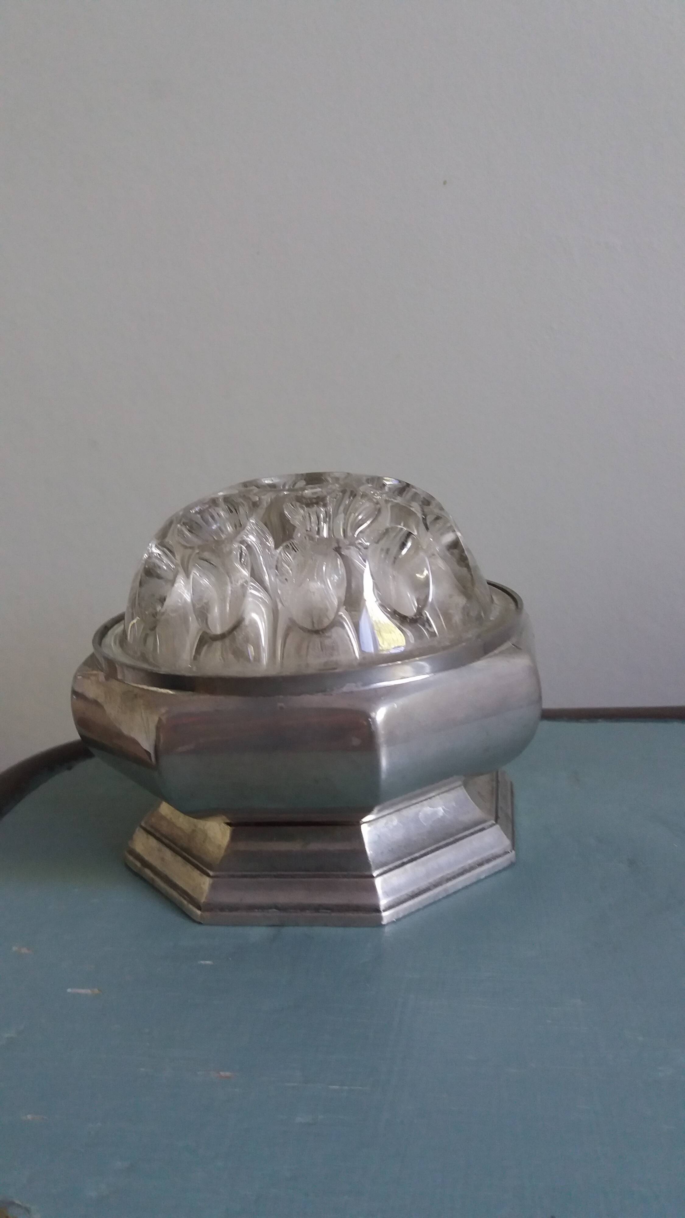 Flower vase in glass VMC Reims and pewter bowl from Manoir Paris