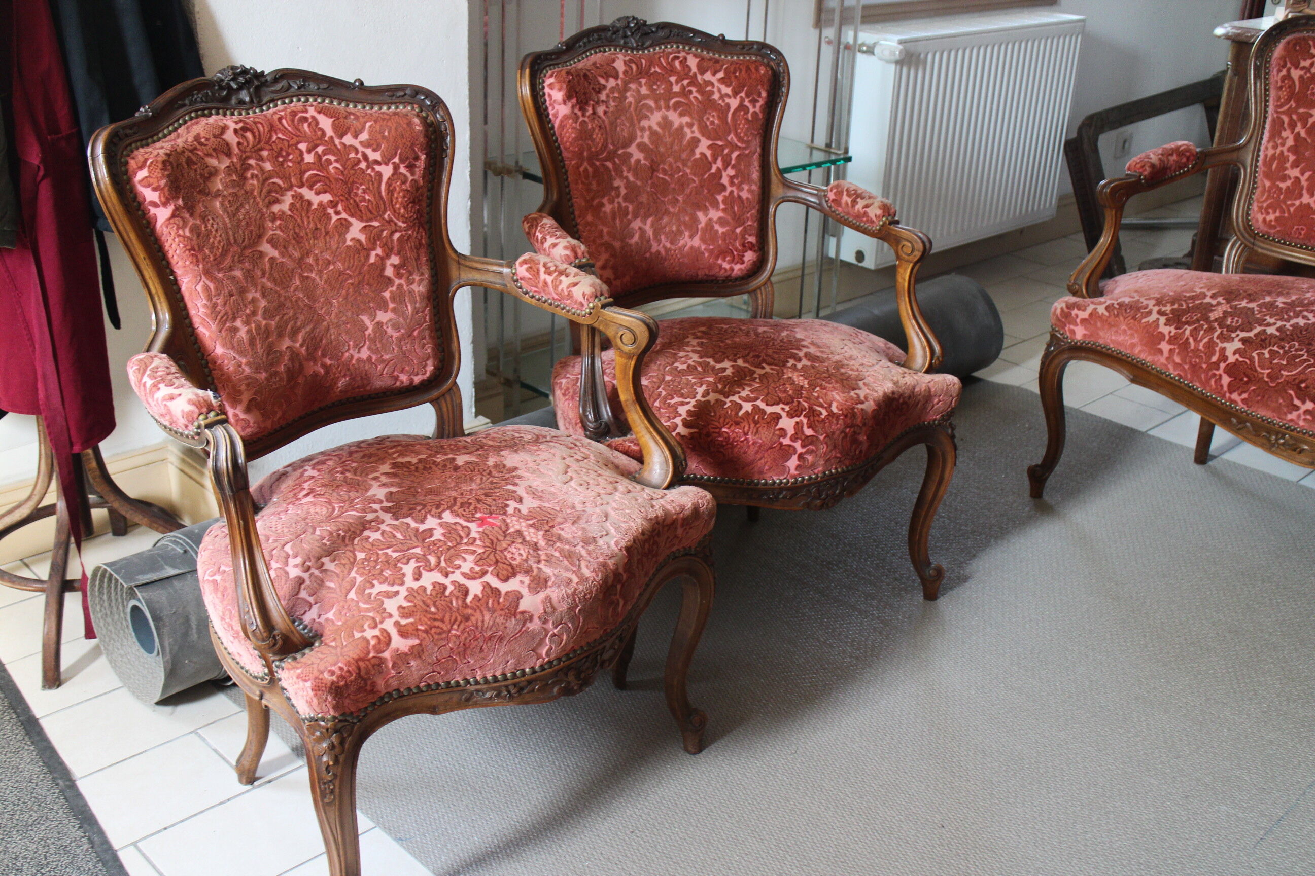 Louis XV style rocaille lounge, 4 armchairs and a bench seat
