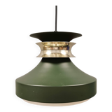 Hanging lamp in green lacquered metal with golden “ring” and bottom grille.