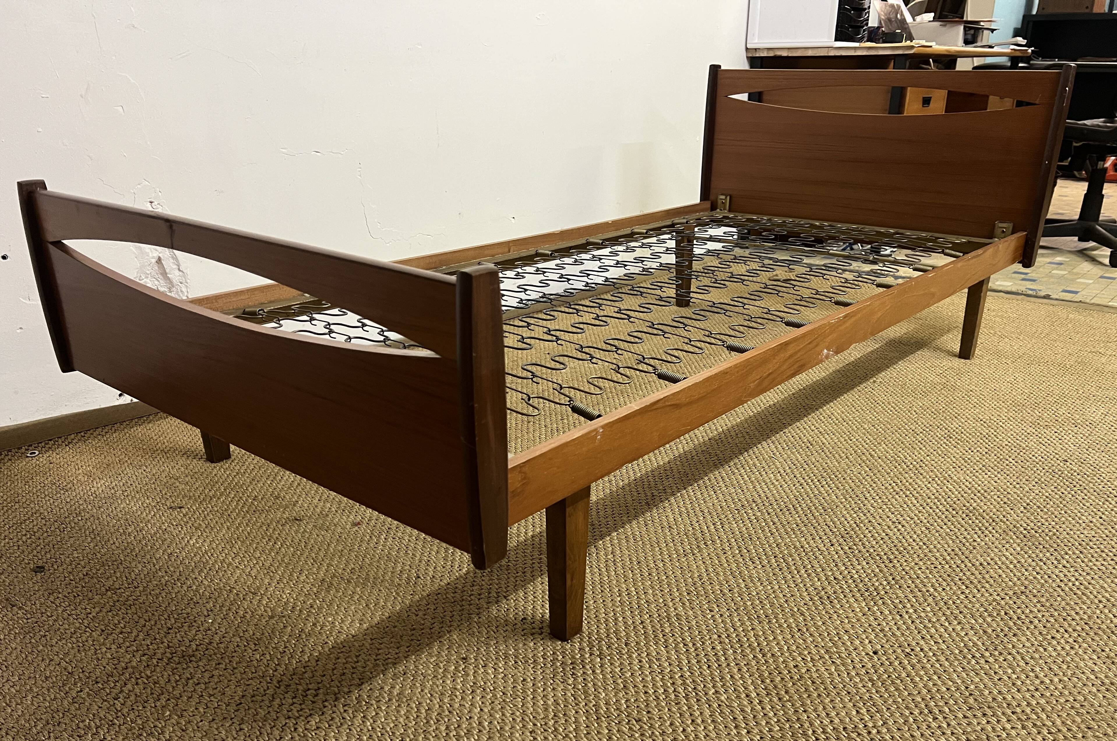 Vintage 1-seater bed from the 50s