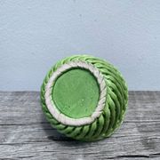 Plat panier en faïence tressée vert / céramique ancienne