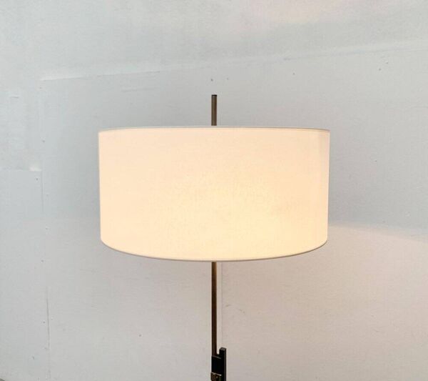 Lampadaire minimaliste allemand du milieu du siècle de Kaiser Idell / Kaiser Leuchten, années 1960