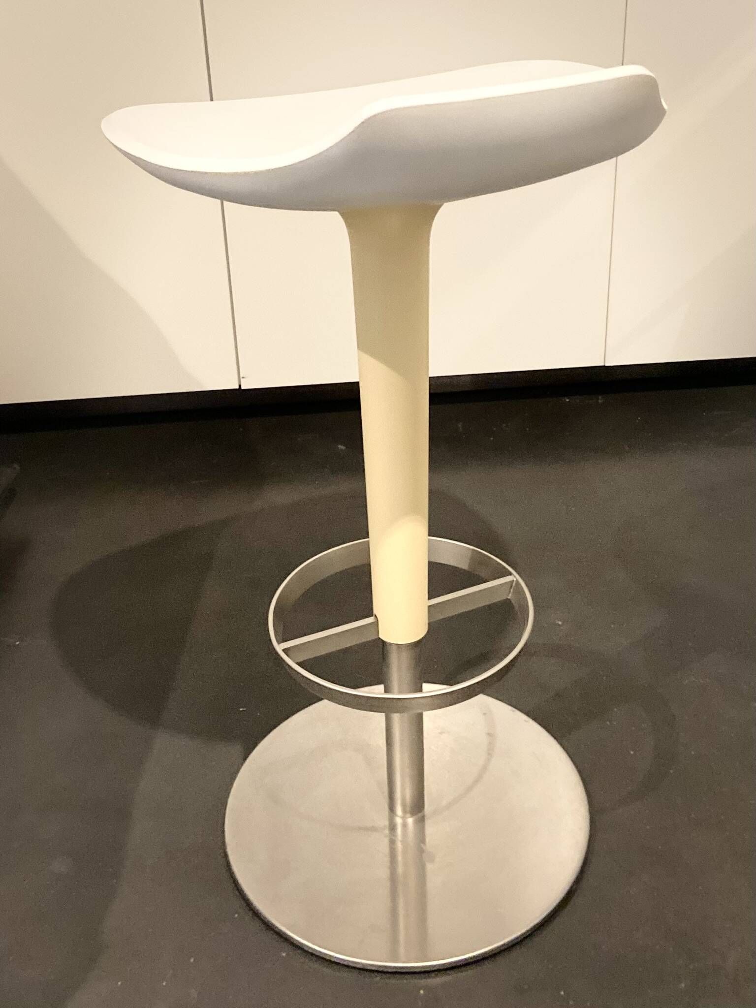 High stools Arper