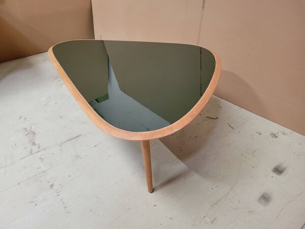 Table basse style années 50 , laque et bois.  marque red edition