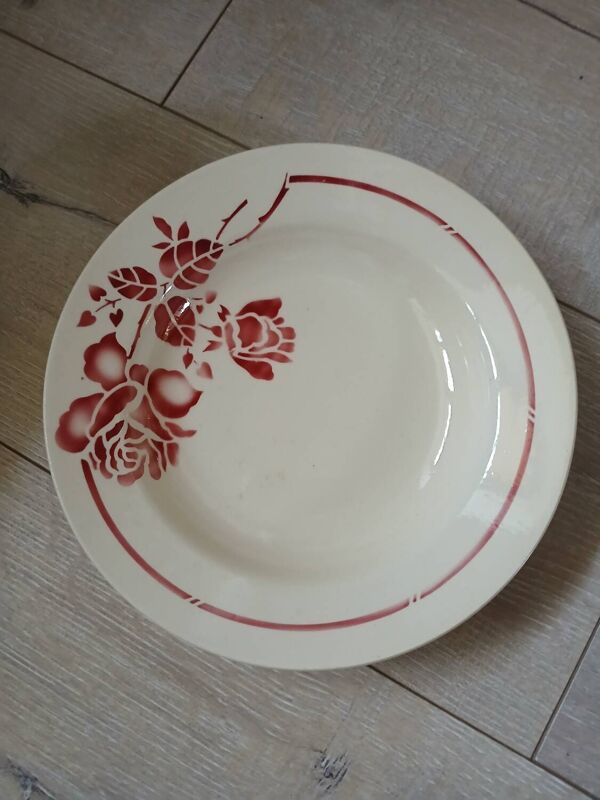 8 assiettes creuses anciennes dépareillées