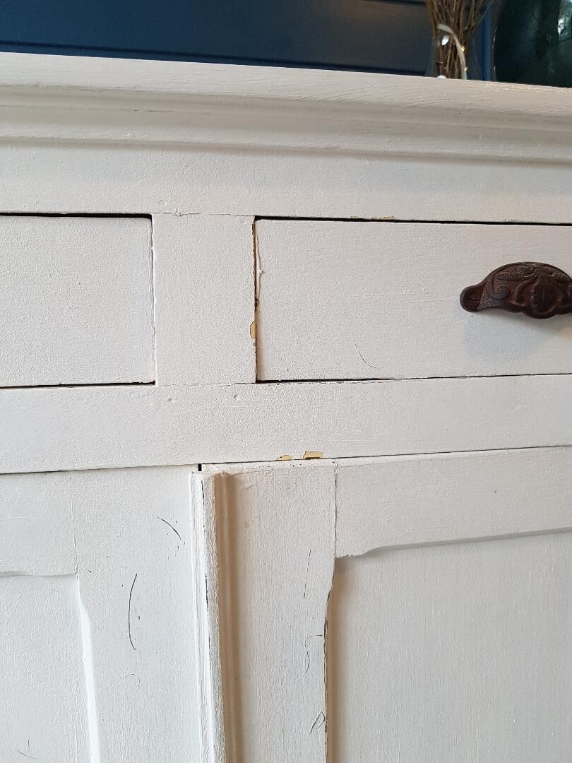 Former parisian buffet white