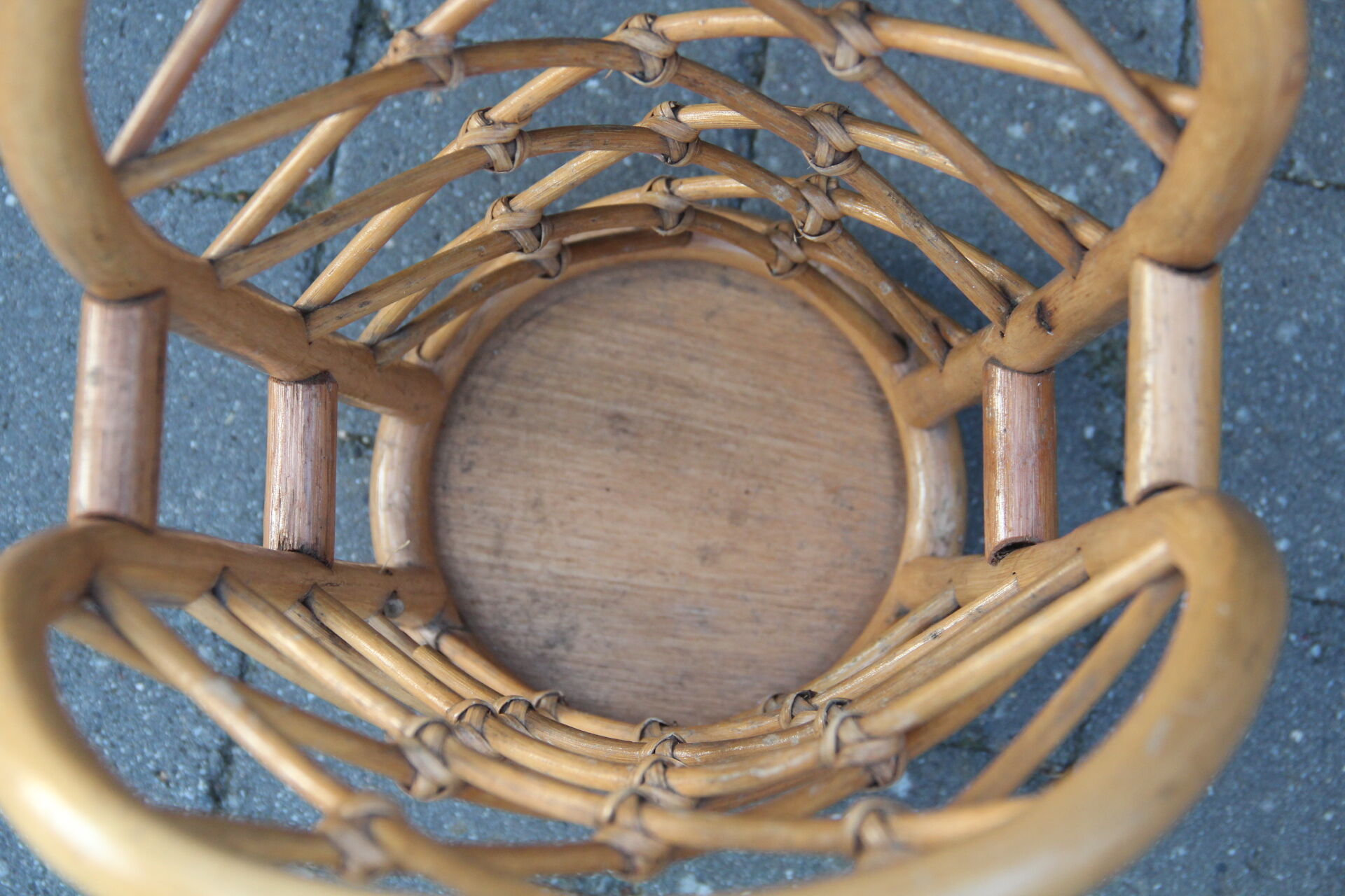Porte-parapluies en osier vintage