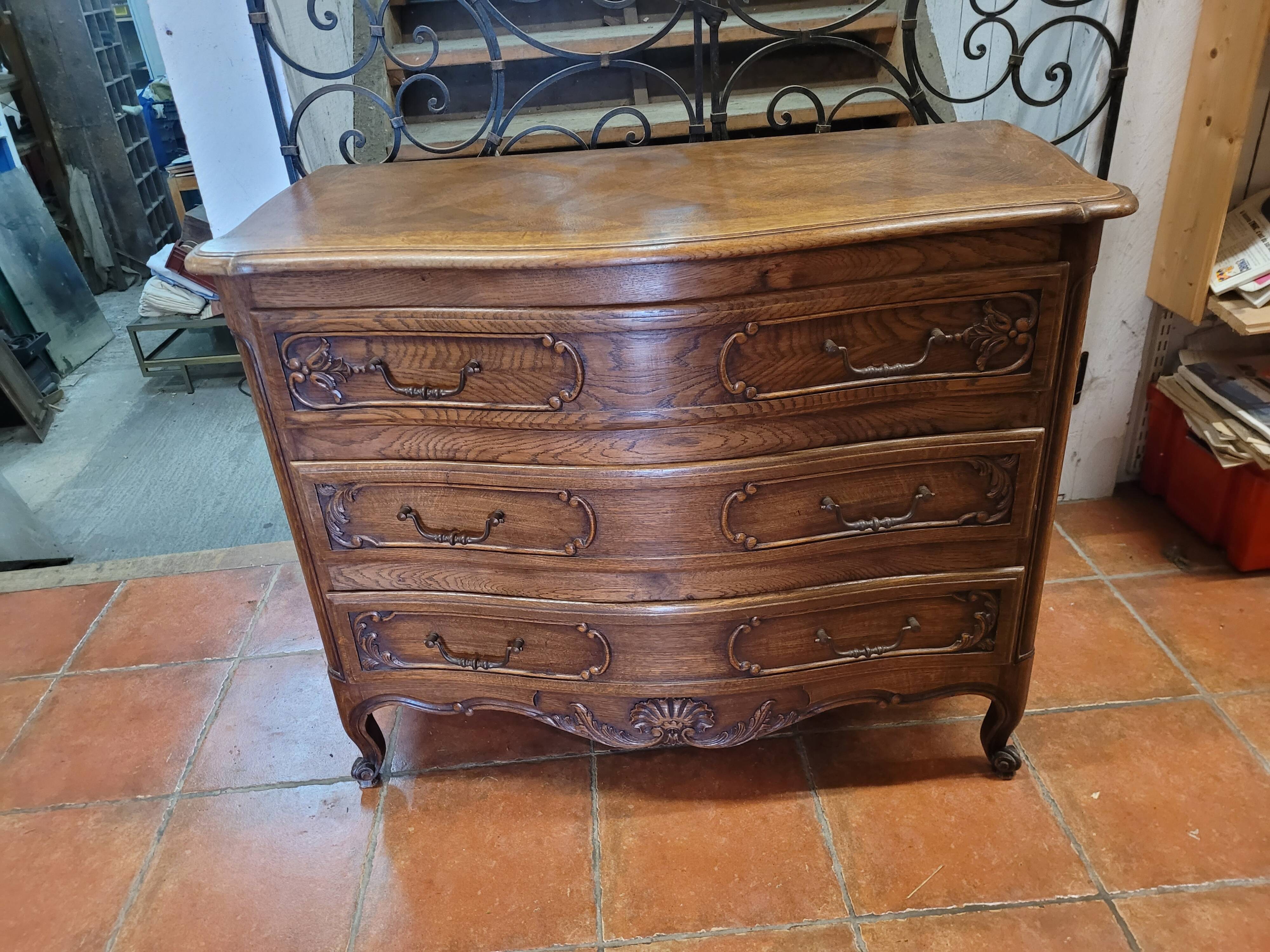 Curved oak chest of drawers in Louis XV style