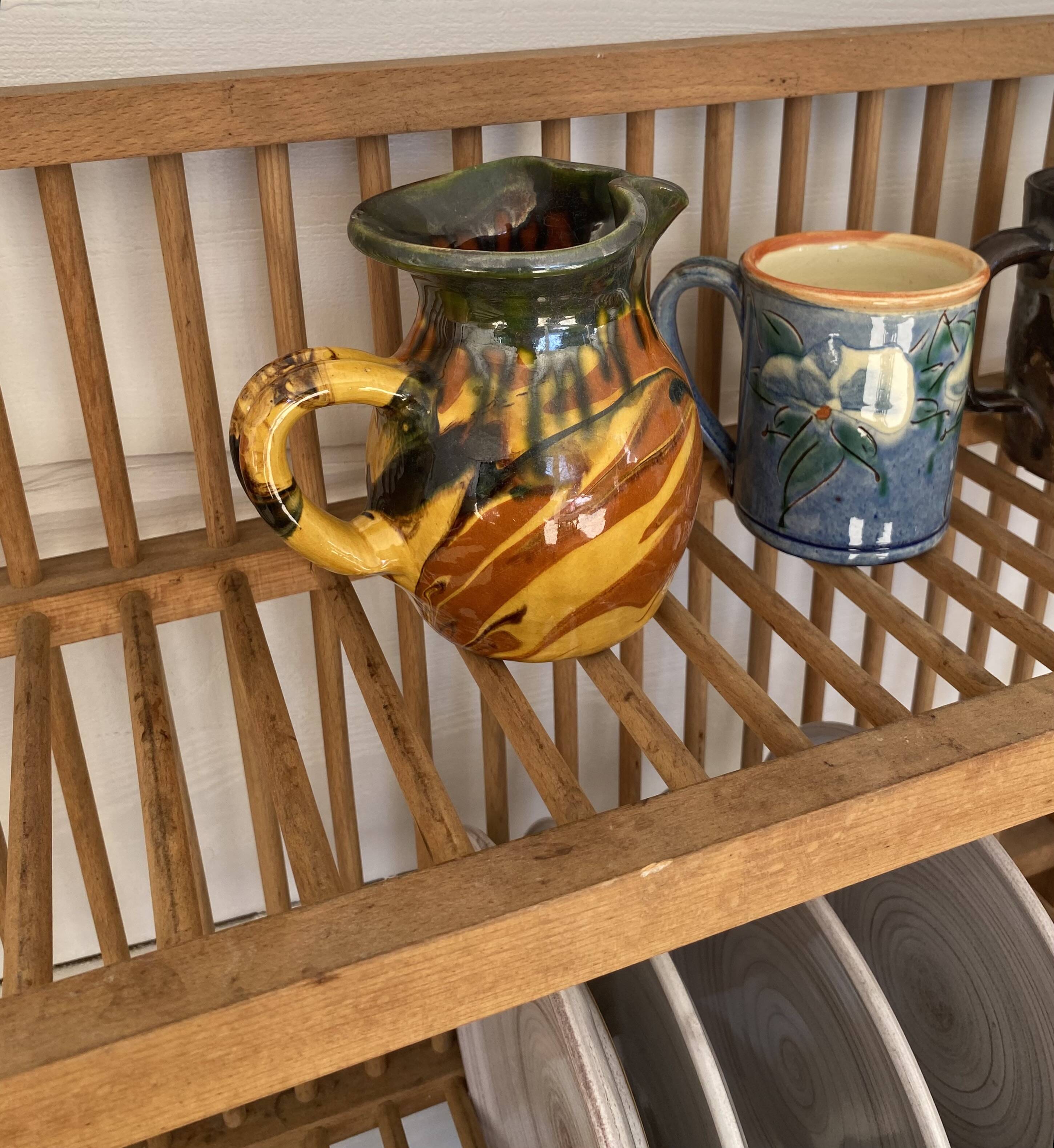 Plate holder wall shelf
