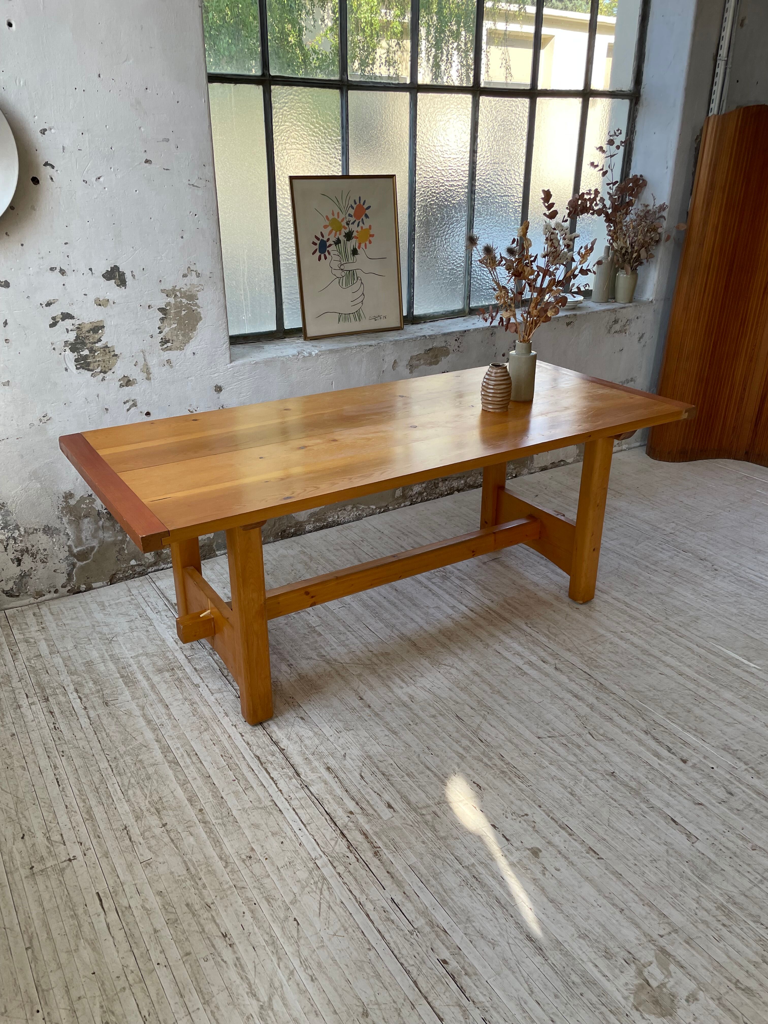 Mountain furniture table in pine 2m